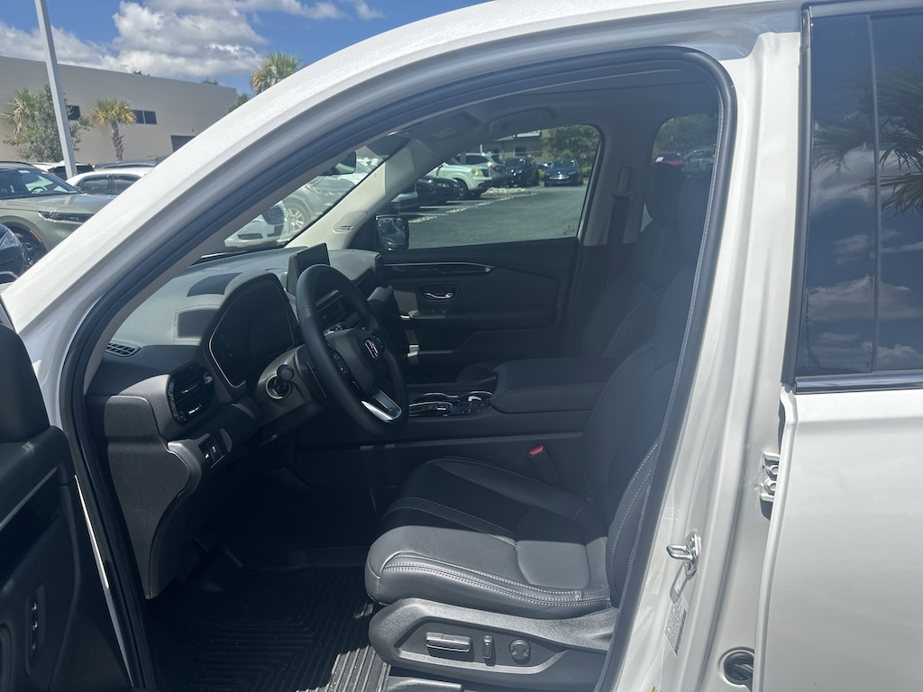 Certified 2025 Honda Pilot Touring SUV