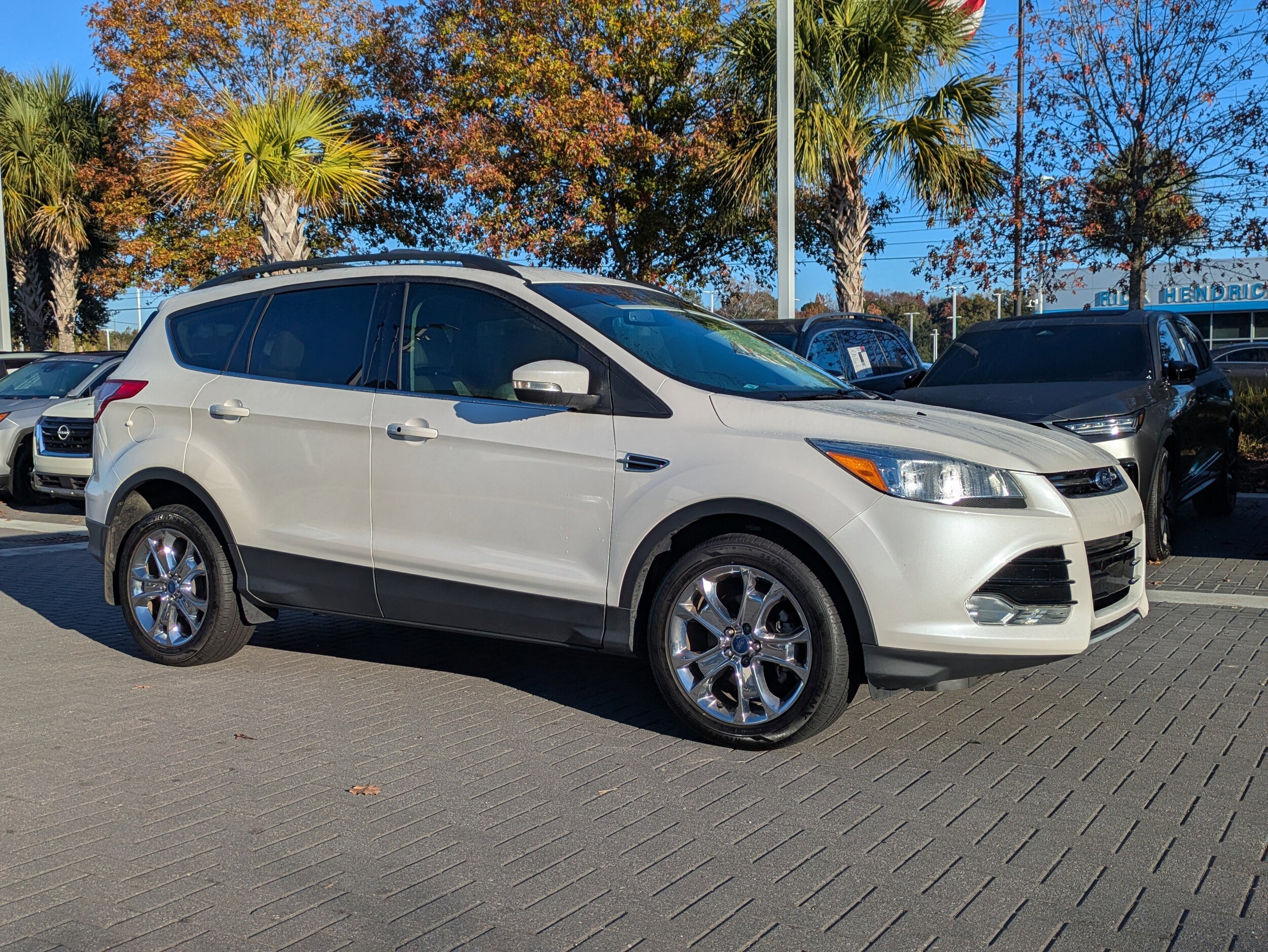 2013 Ford Escape SEL photo 2