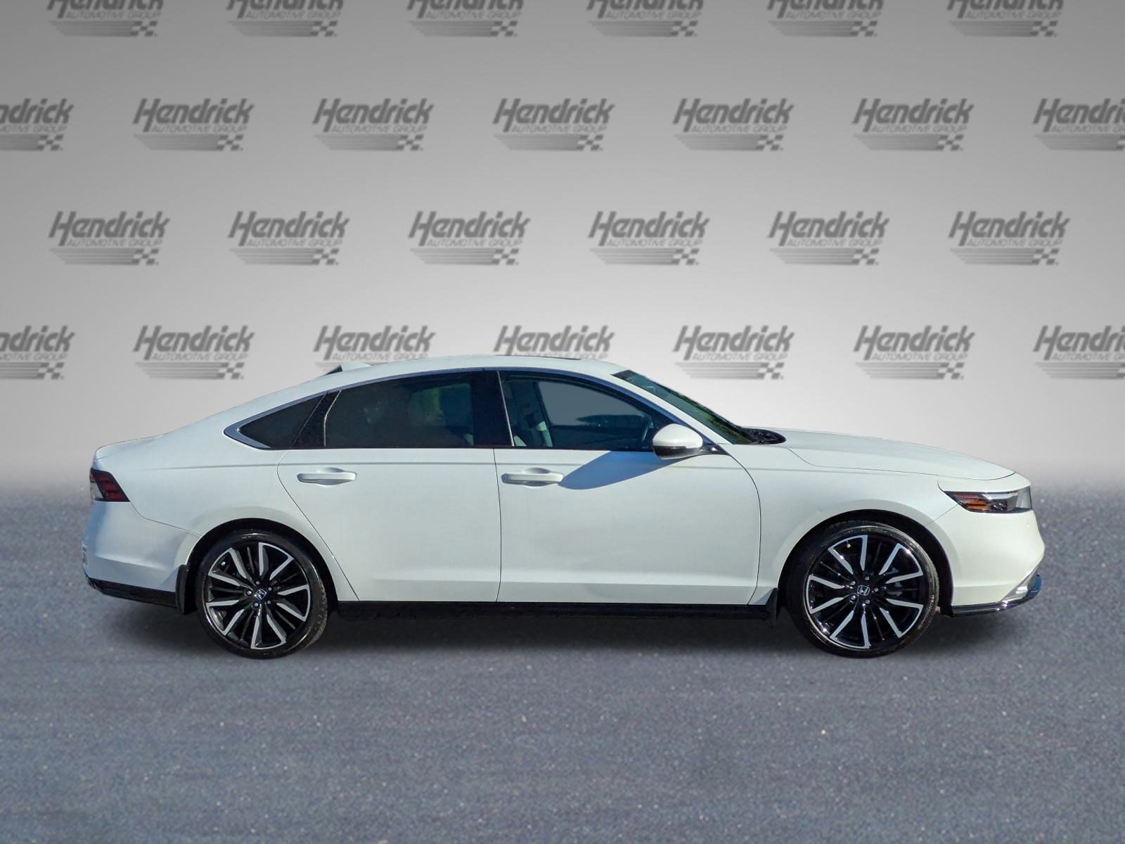 2023 Honda Accord Hybrid Touring photo 2
