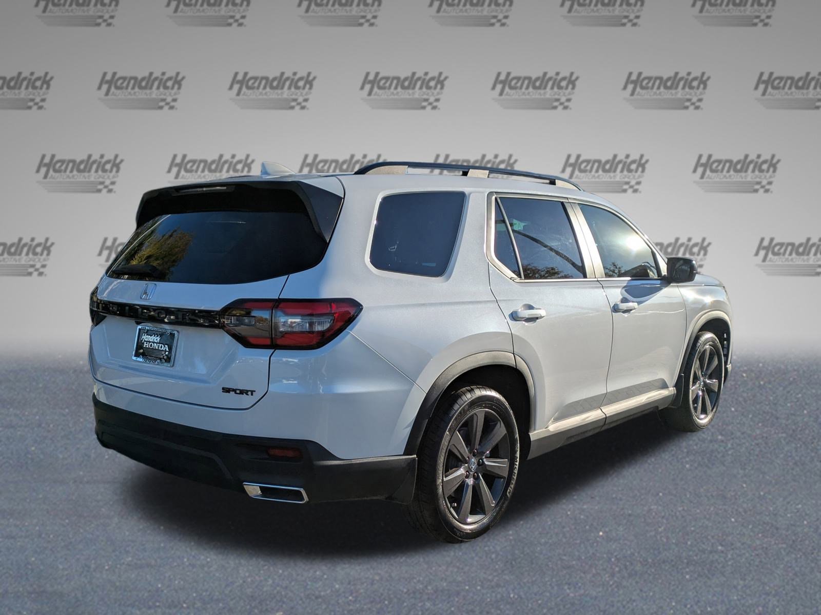 2025 Honda Pilot Sport photo 3