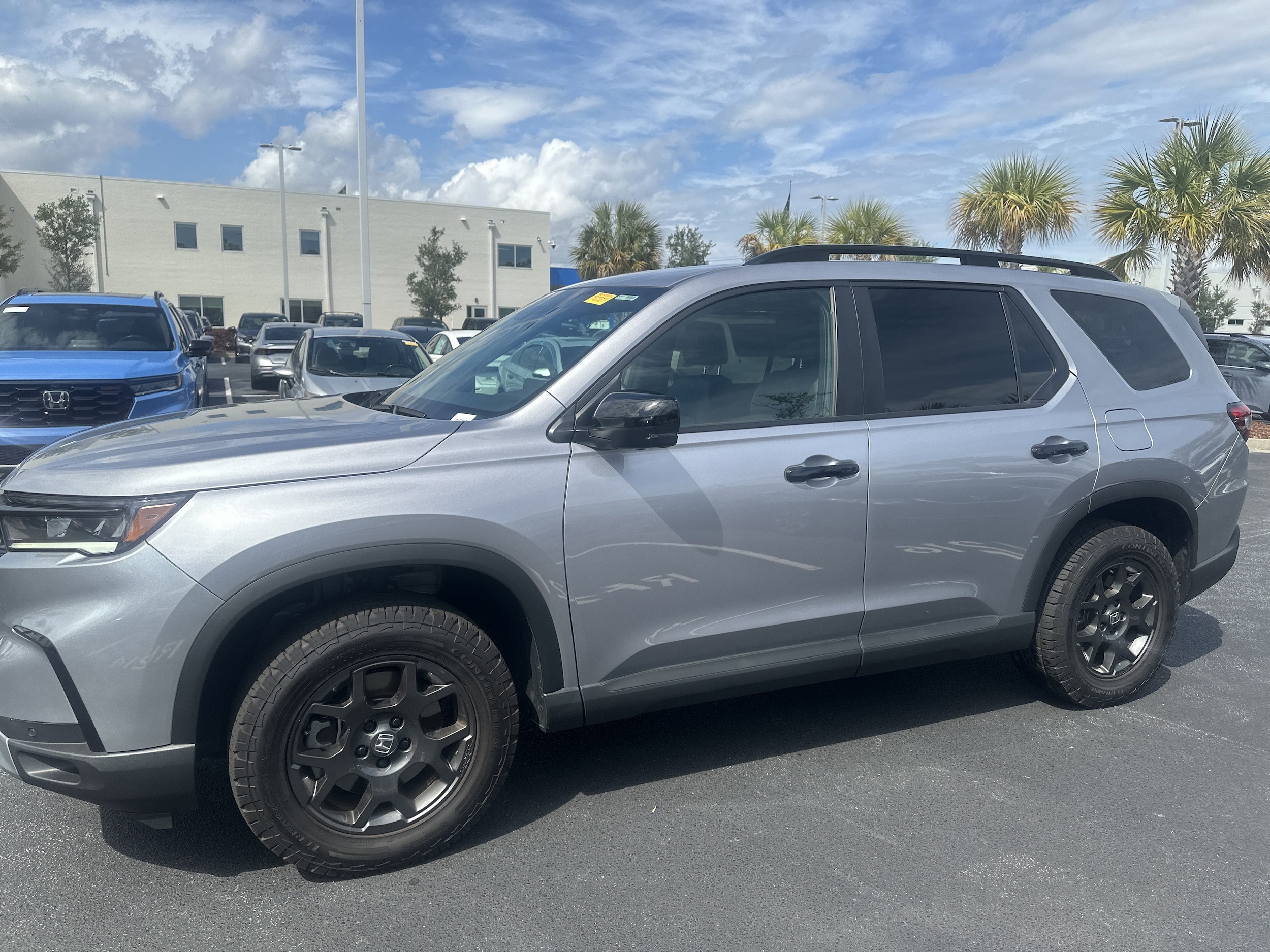 2025 Honda Pilot TrailSport photo 4