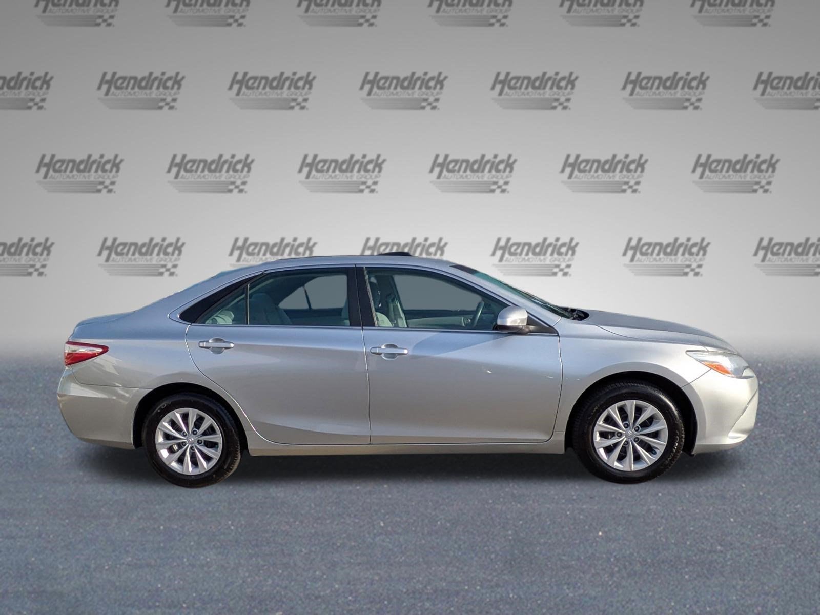 2015 Toyota Camry LE photo 2