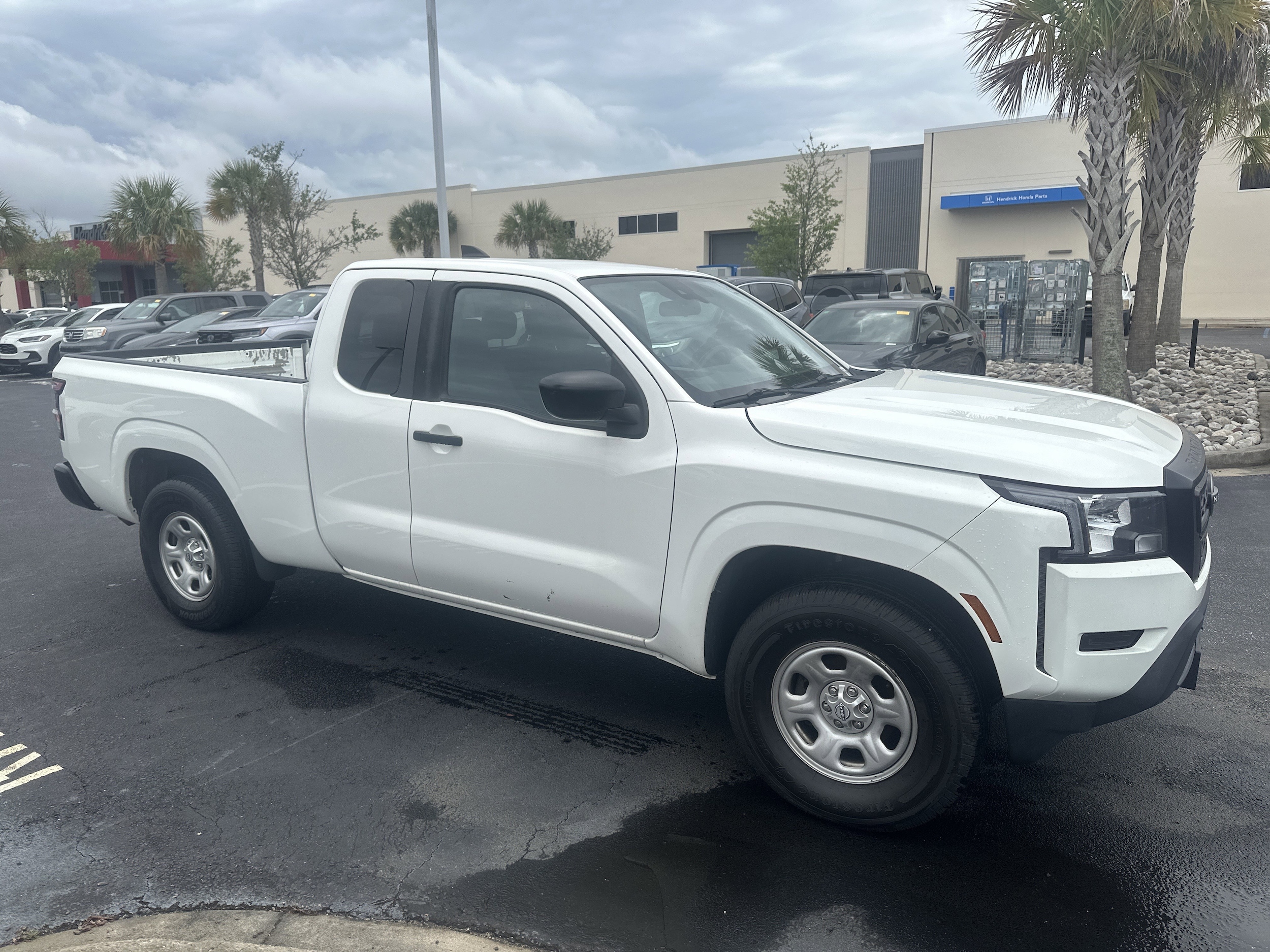2022 Nissan Frontier S photo 2