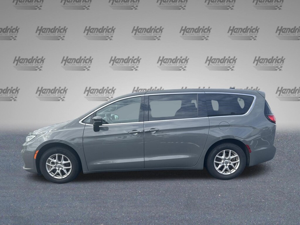 Used 2025 Chrysler Pacifica Select Minivan