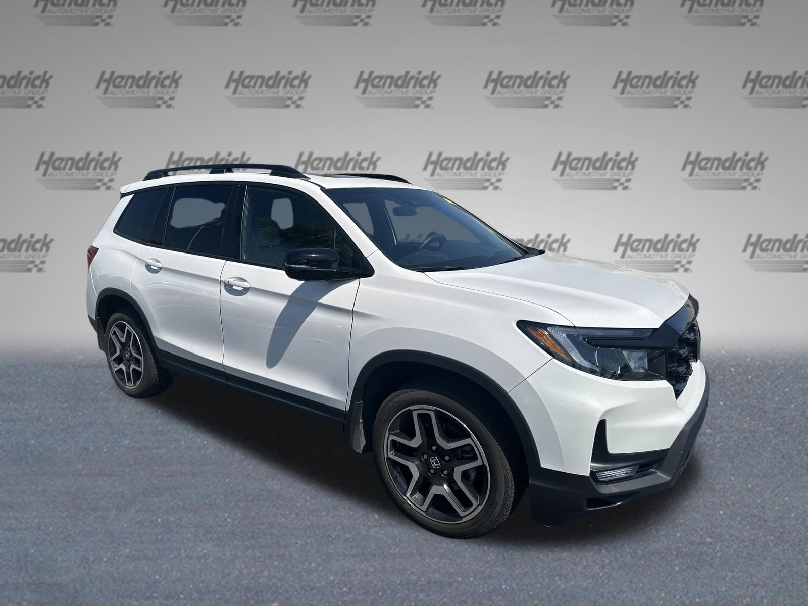2023 Honda Passport Elite photo 2