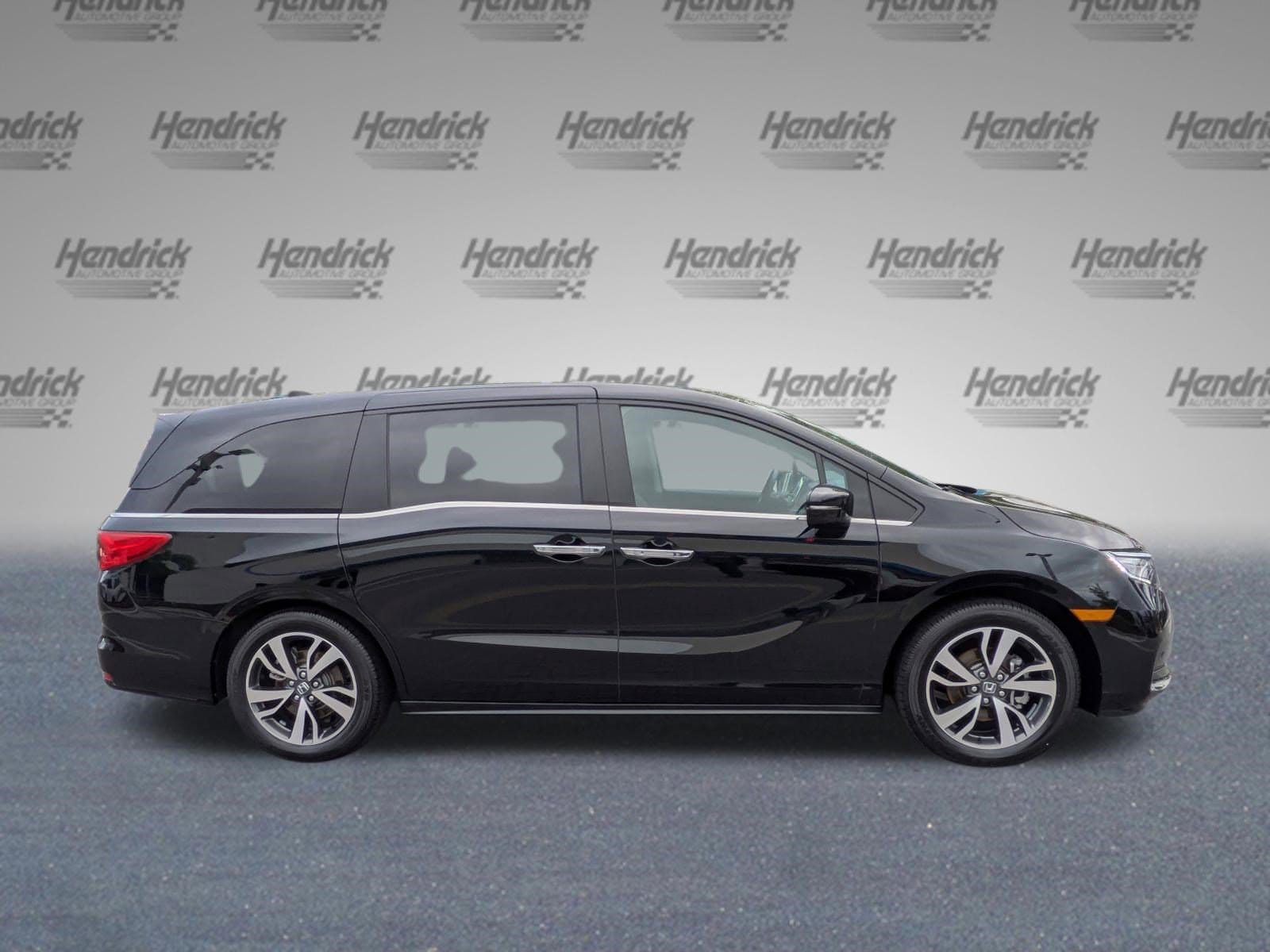 2024 Honda Odyssey Touring photo 2