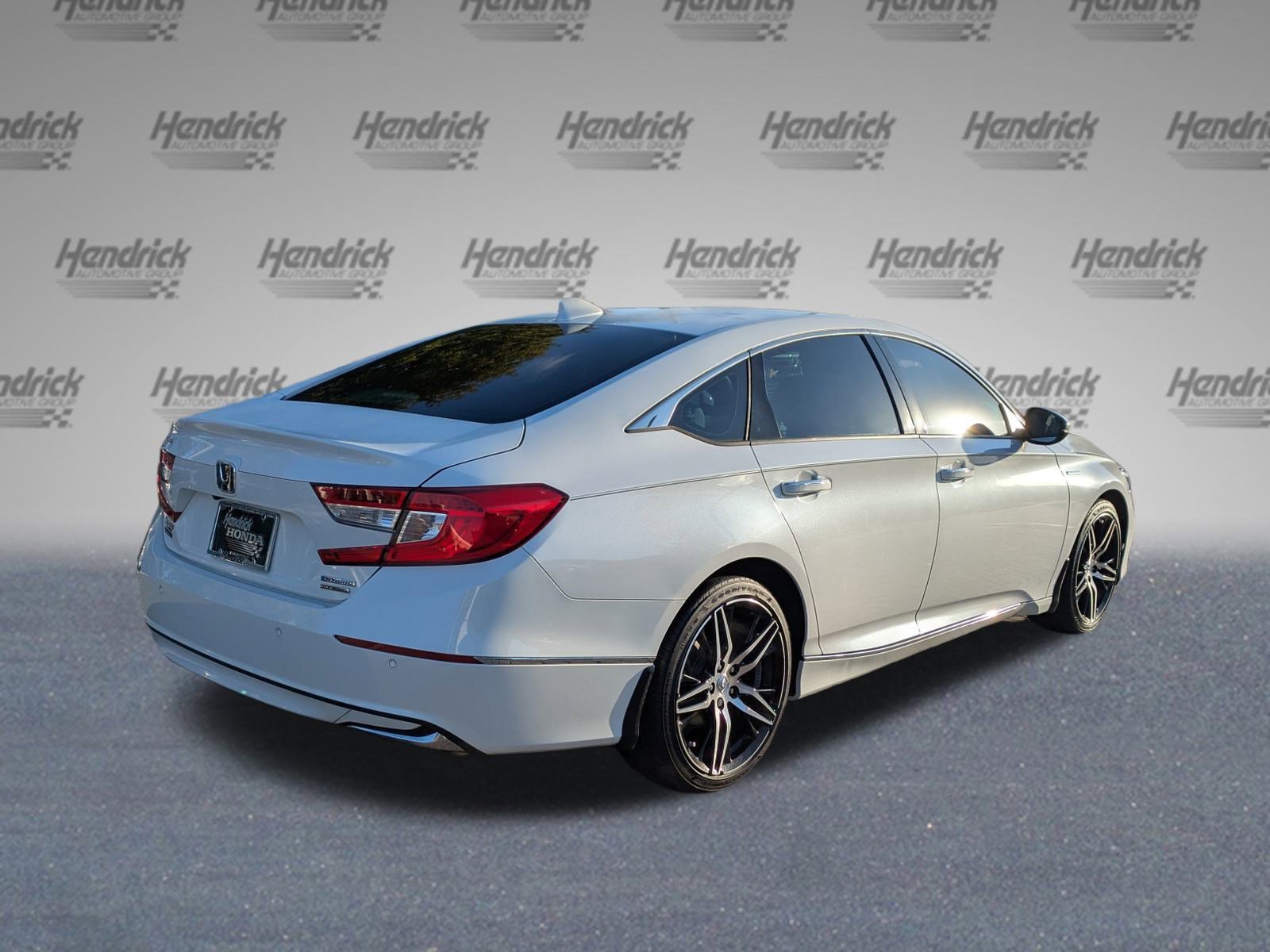 2022 Honda Accord Hybrid Touring photo 3