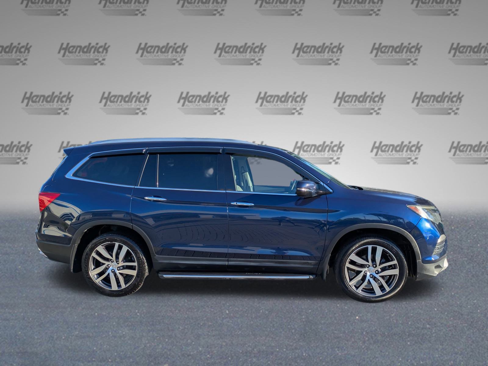 2017 Honda Pilot Elite photo 2