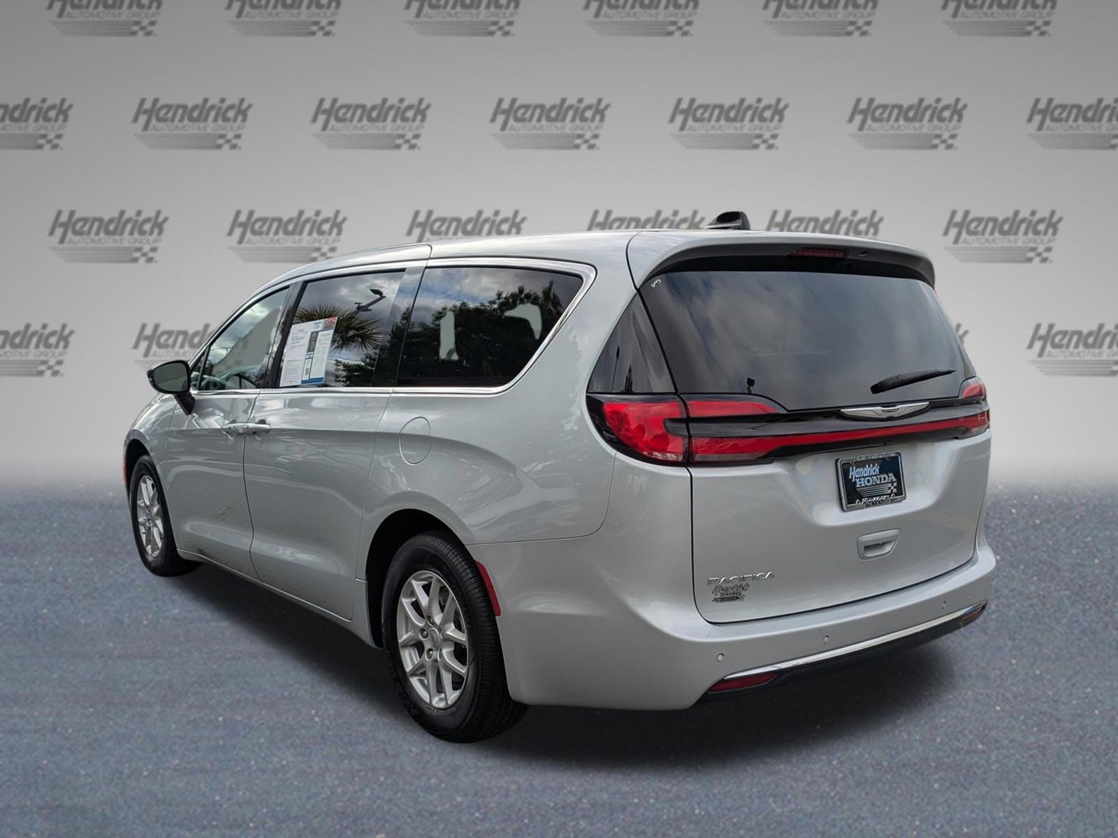 2024 Chrysler Pacifica Touring L photo 6