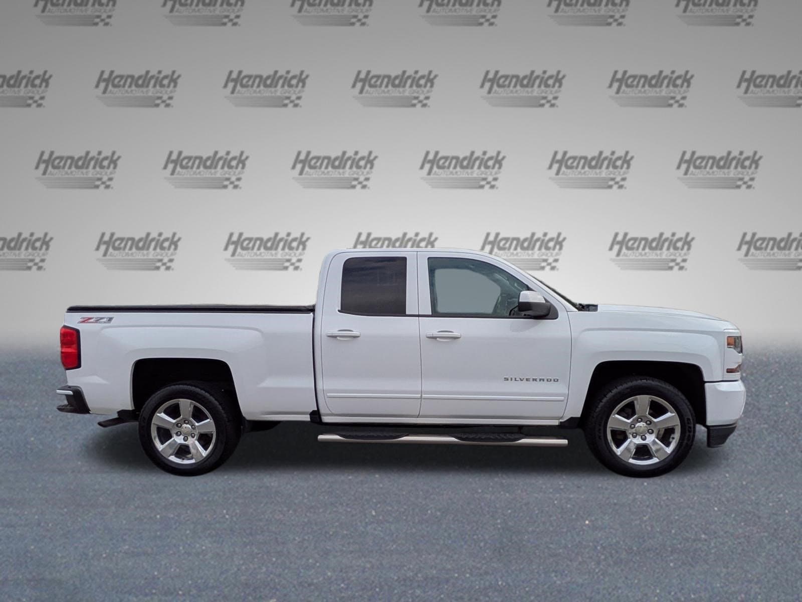 2016 Chevrolet Silverado 1500 LT photo 2