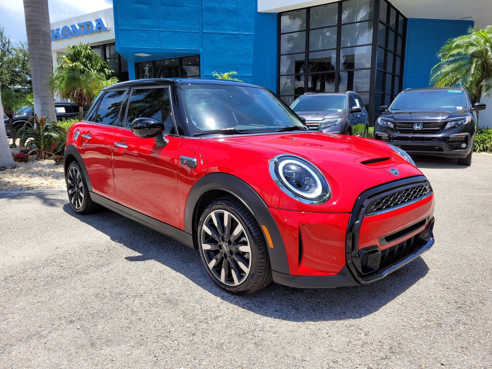 Used 2023 MINI Hardtop 4 Door S with VIN WMW53DK00P2T18309 for sale in Pompano Beach, FL