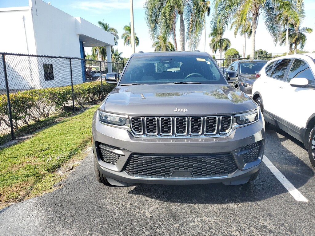 Used 2024 Jeep Grand Cherokee Laredo SUV