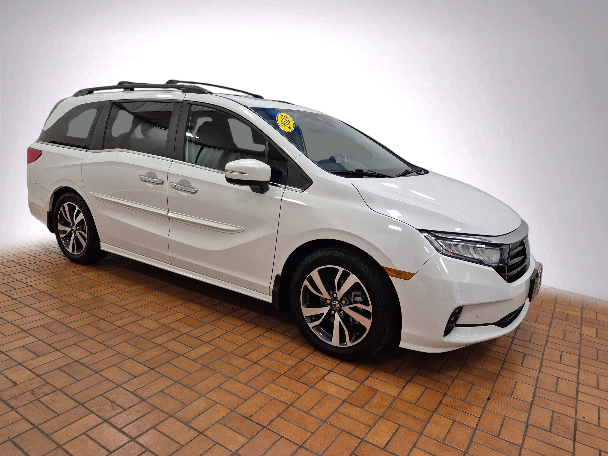 2024 Honda Odyssey Touring photo 3