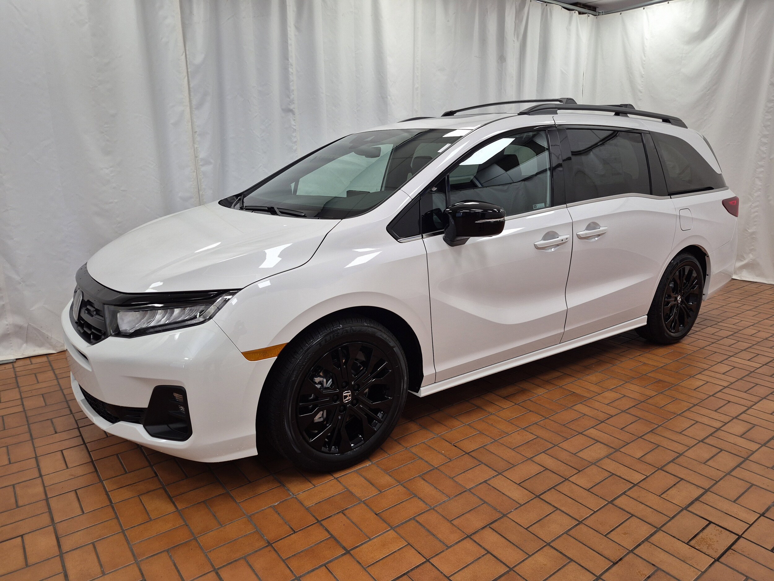 2026 Honda Odyssey photo 3