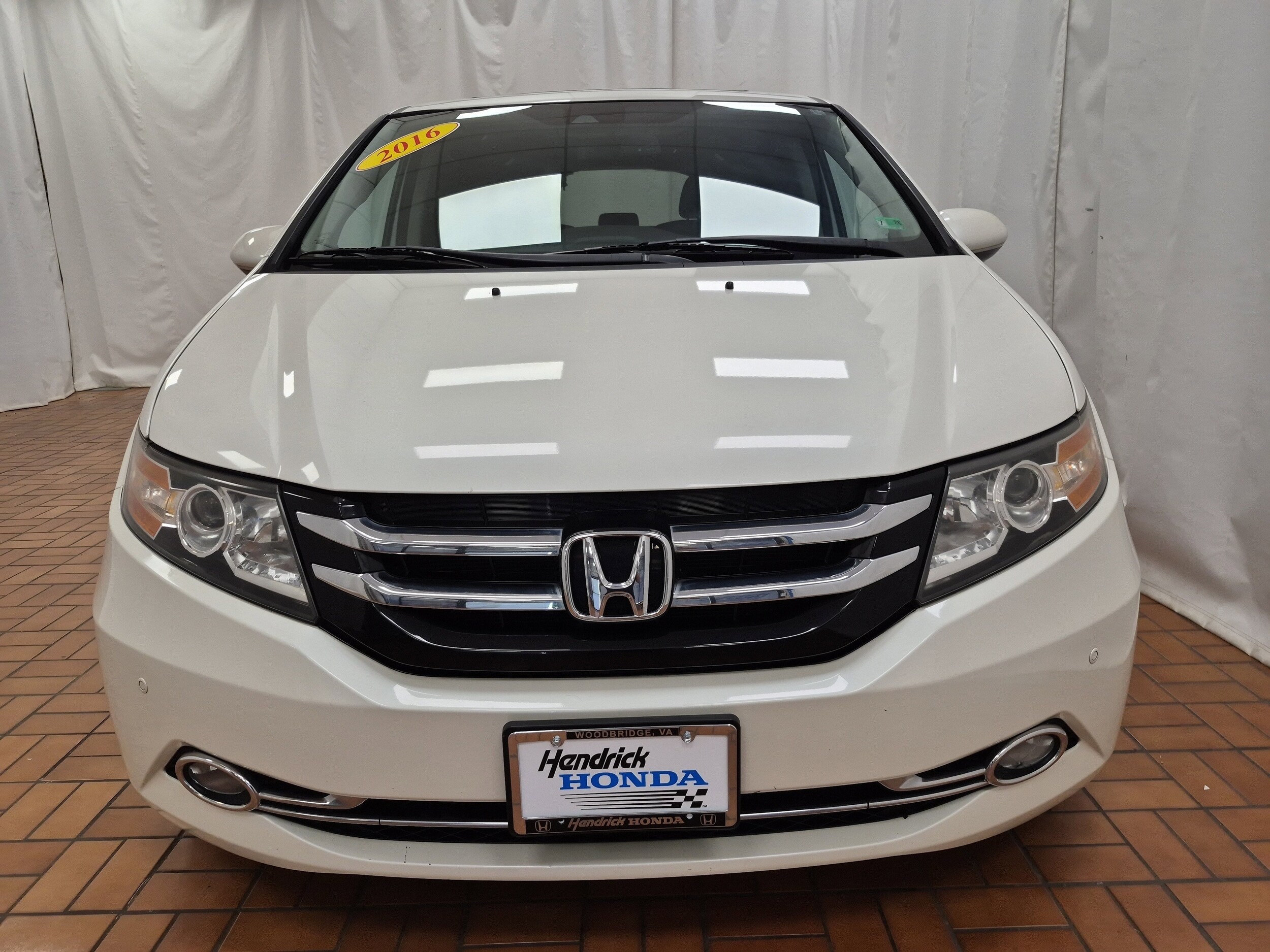 2016 Honda Odyssey Touring Elite photo 2