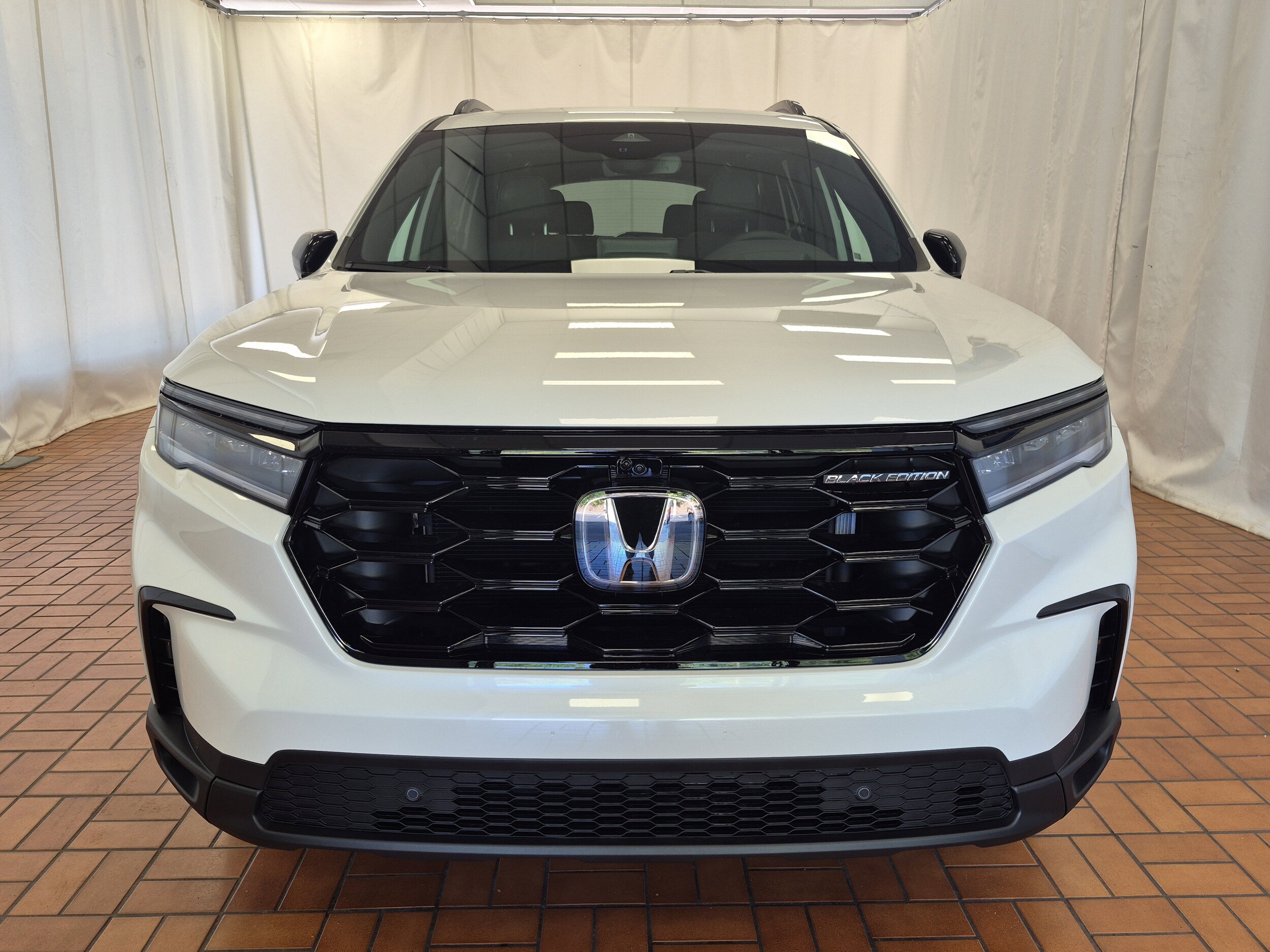 2025 Honda Pilot Black Edition photo 2
