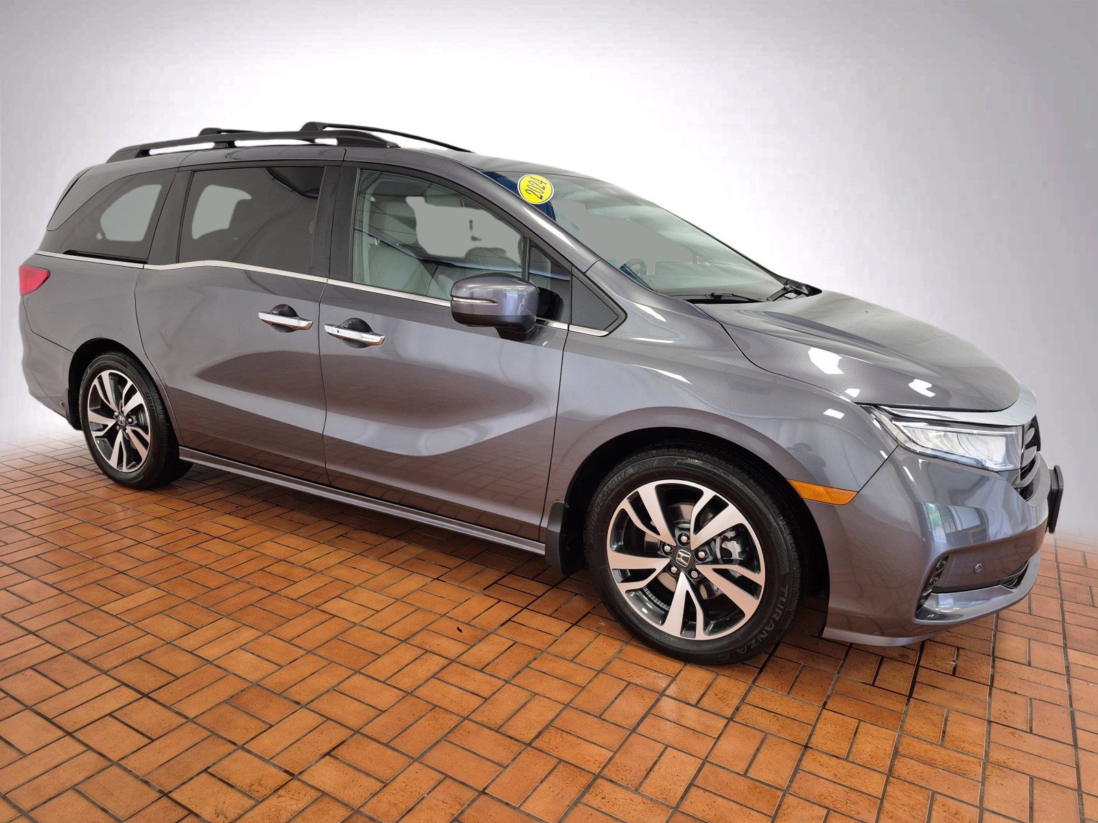 2024 Honda Odyssey Touring photo 2