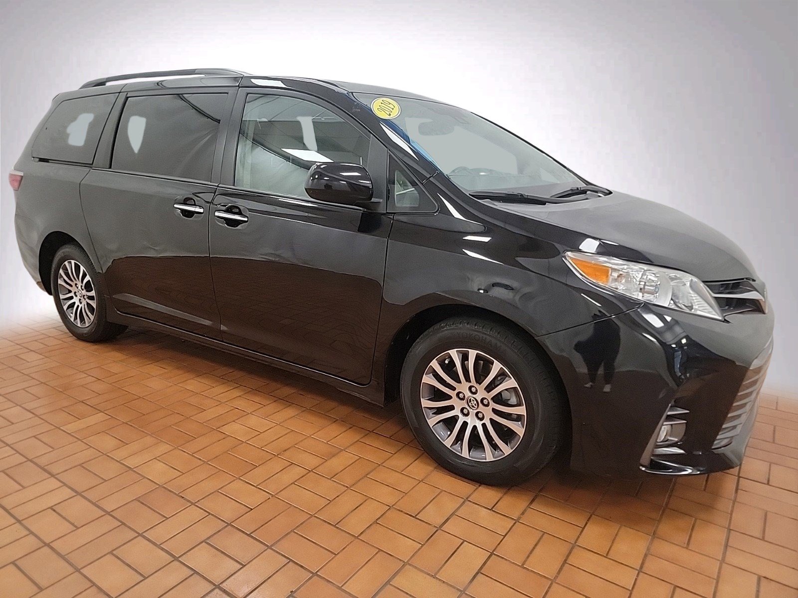 Used 2019 Toyota Sienna XLE with VIN 5TDYZ3DC6KS992823 for sale in Woodbridge, VA