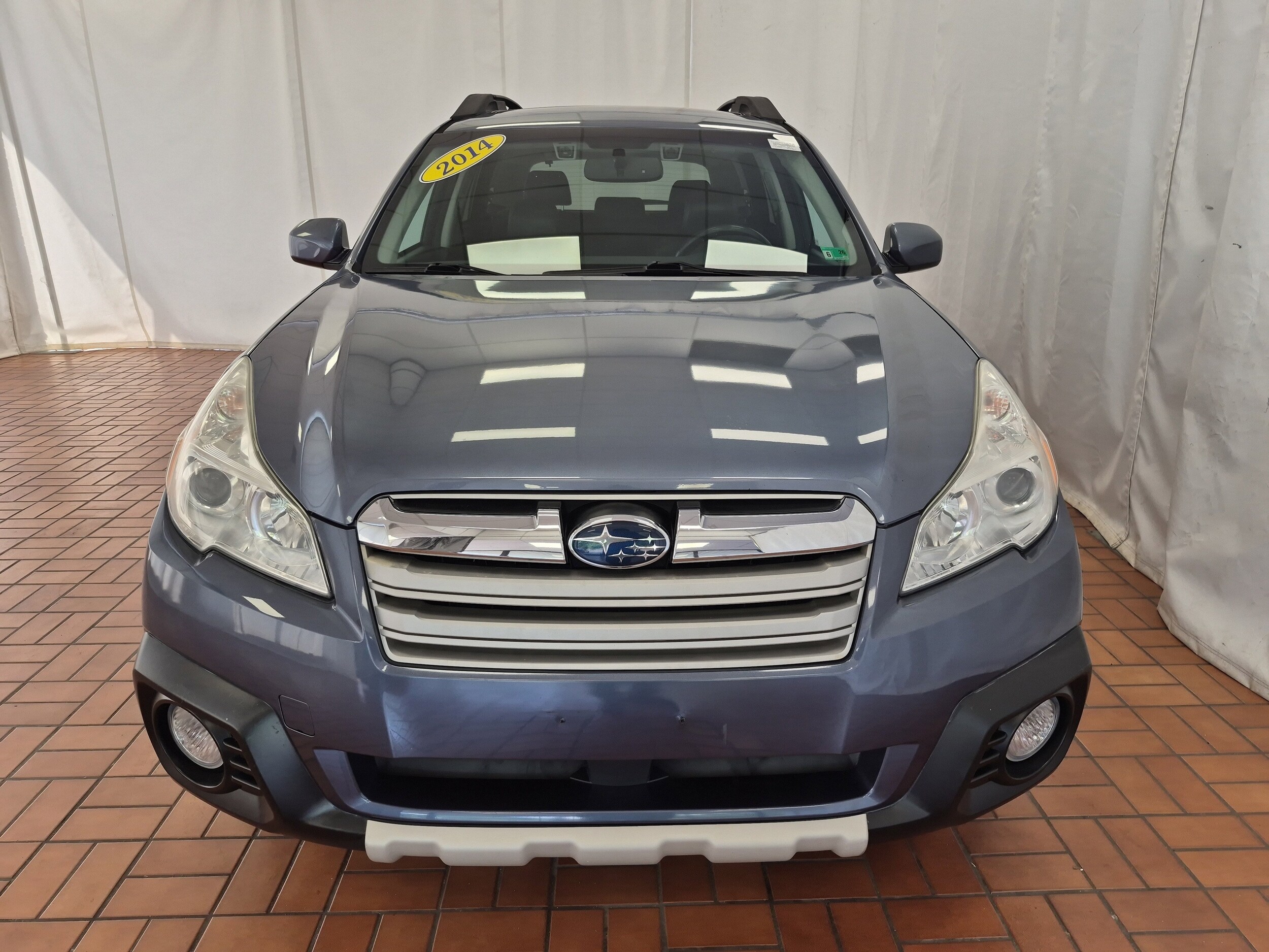 2014 Subaru Outback 3.6R Limited photo 2