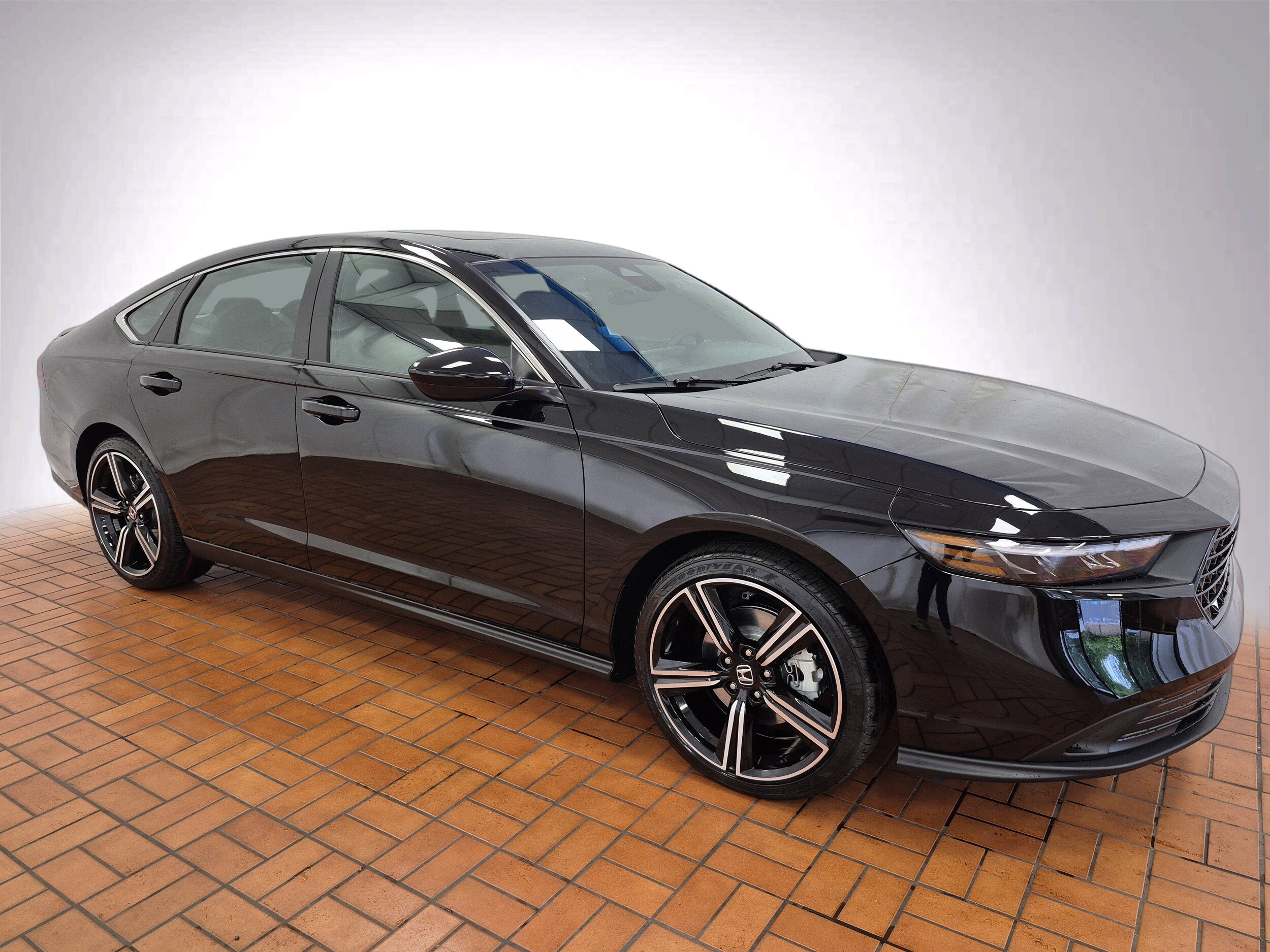 2025 Honda Accord Hybrid Sport photo 2