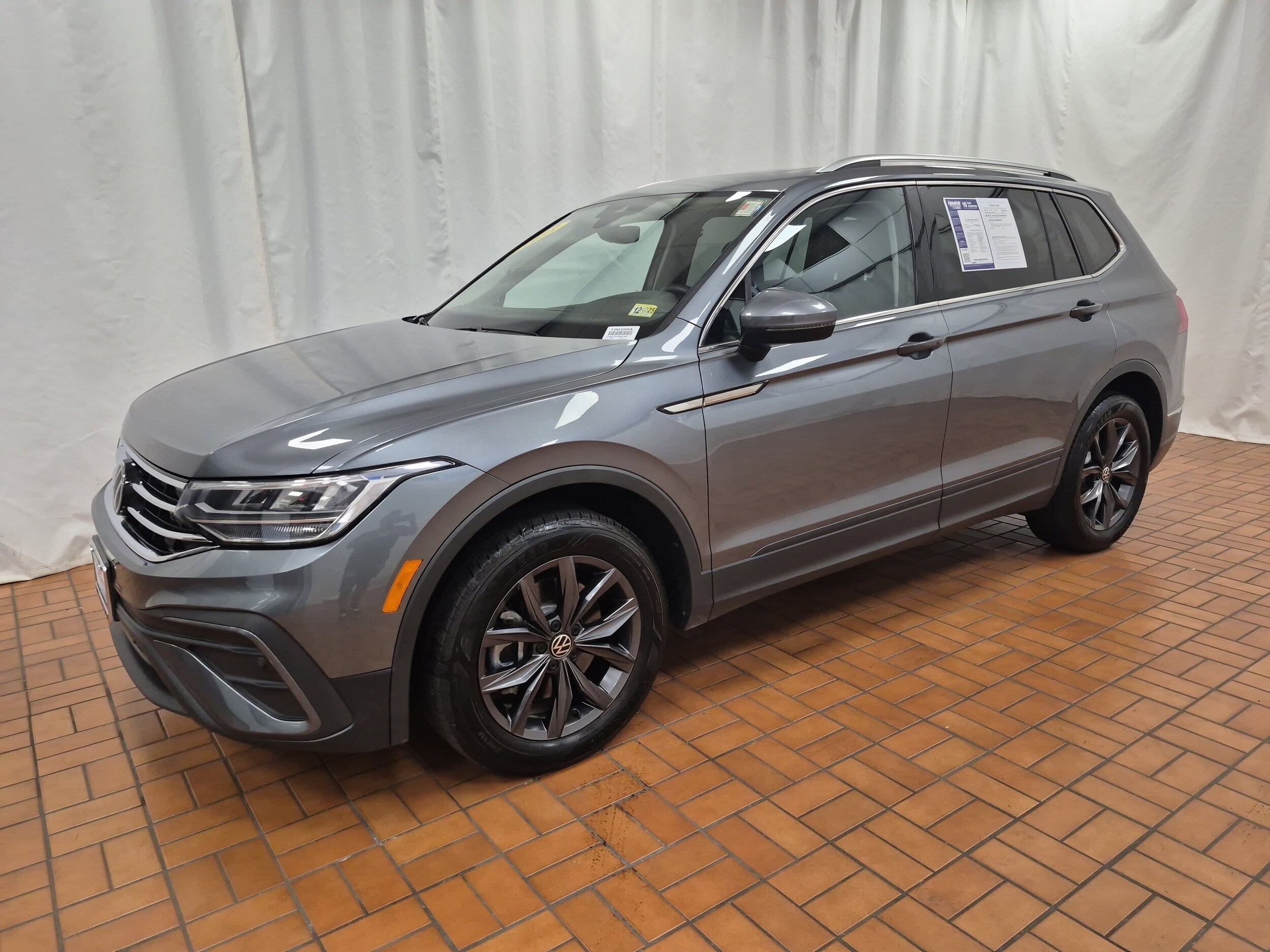 2023 Volkswagen Tiguan SE photo 3