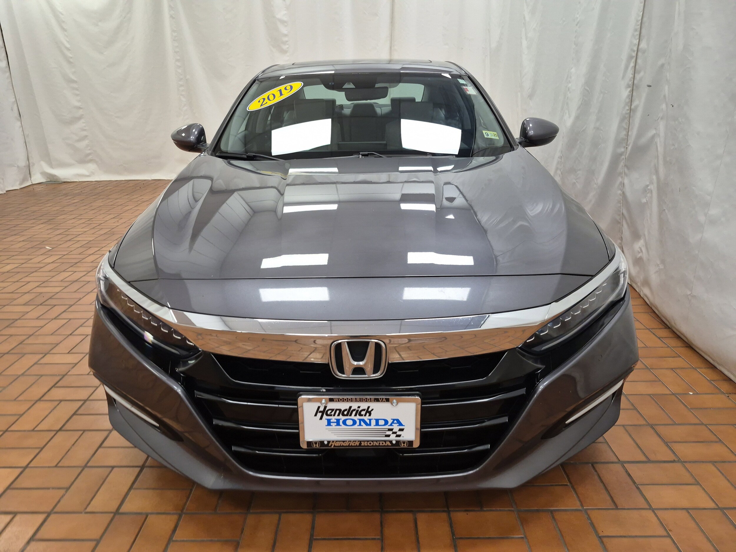 2019 Honda Accord Hybrid Touring photo 3