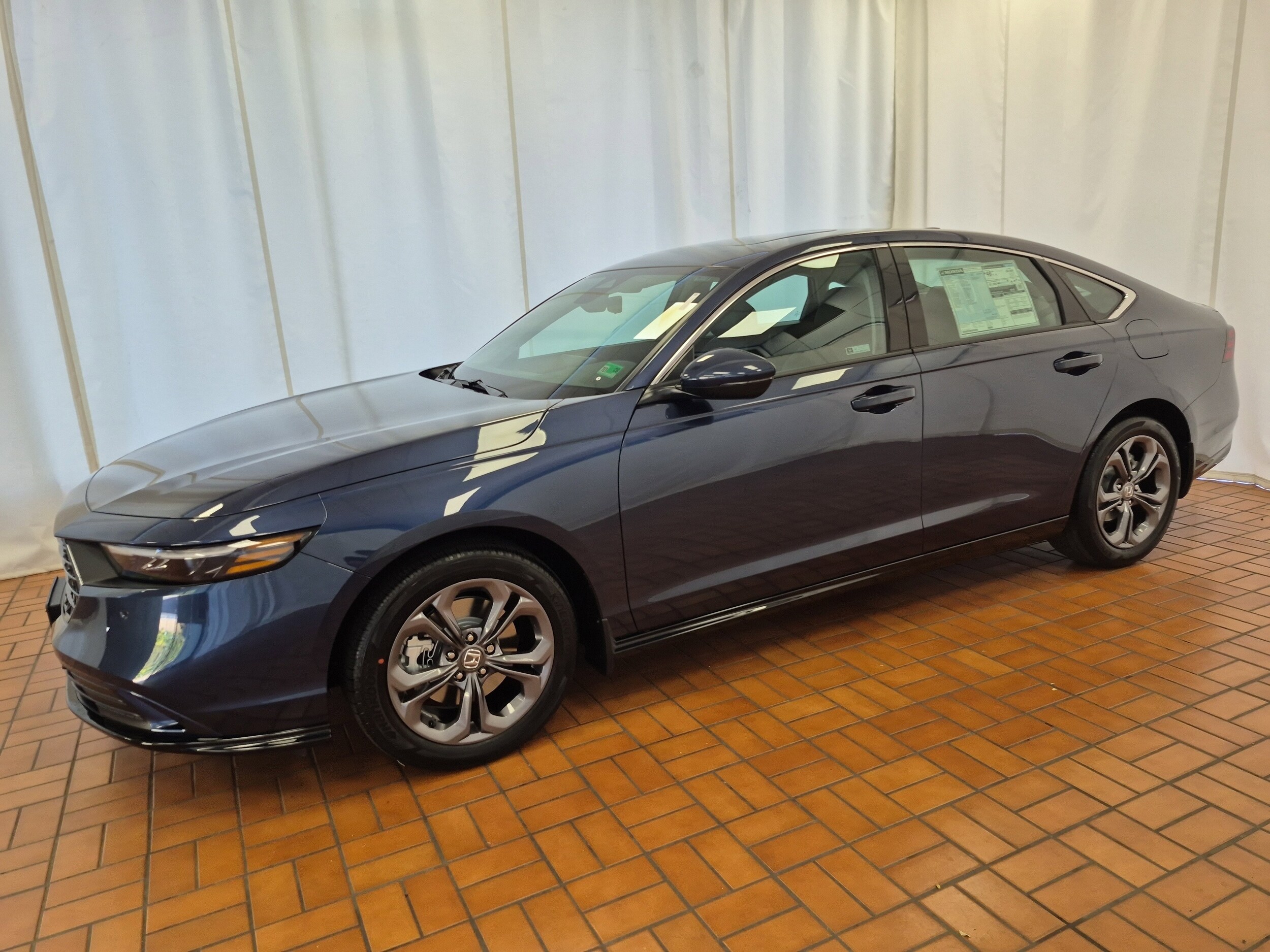 2025 Honda Accord Hybrid EX-L photo 3