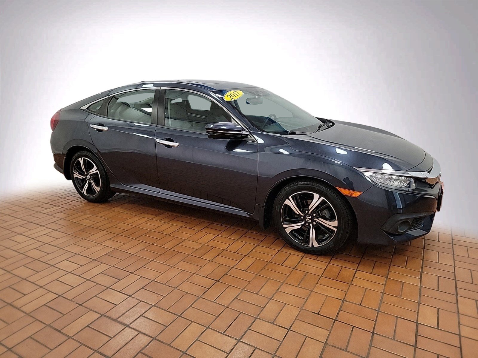 Used 2017 Honda Civic Touring with VIN 19XFC1F99HE204523 for sale in Woodbridge, VA