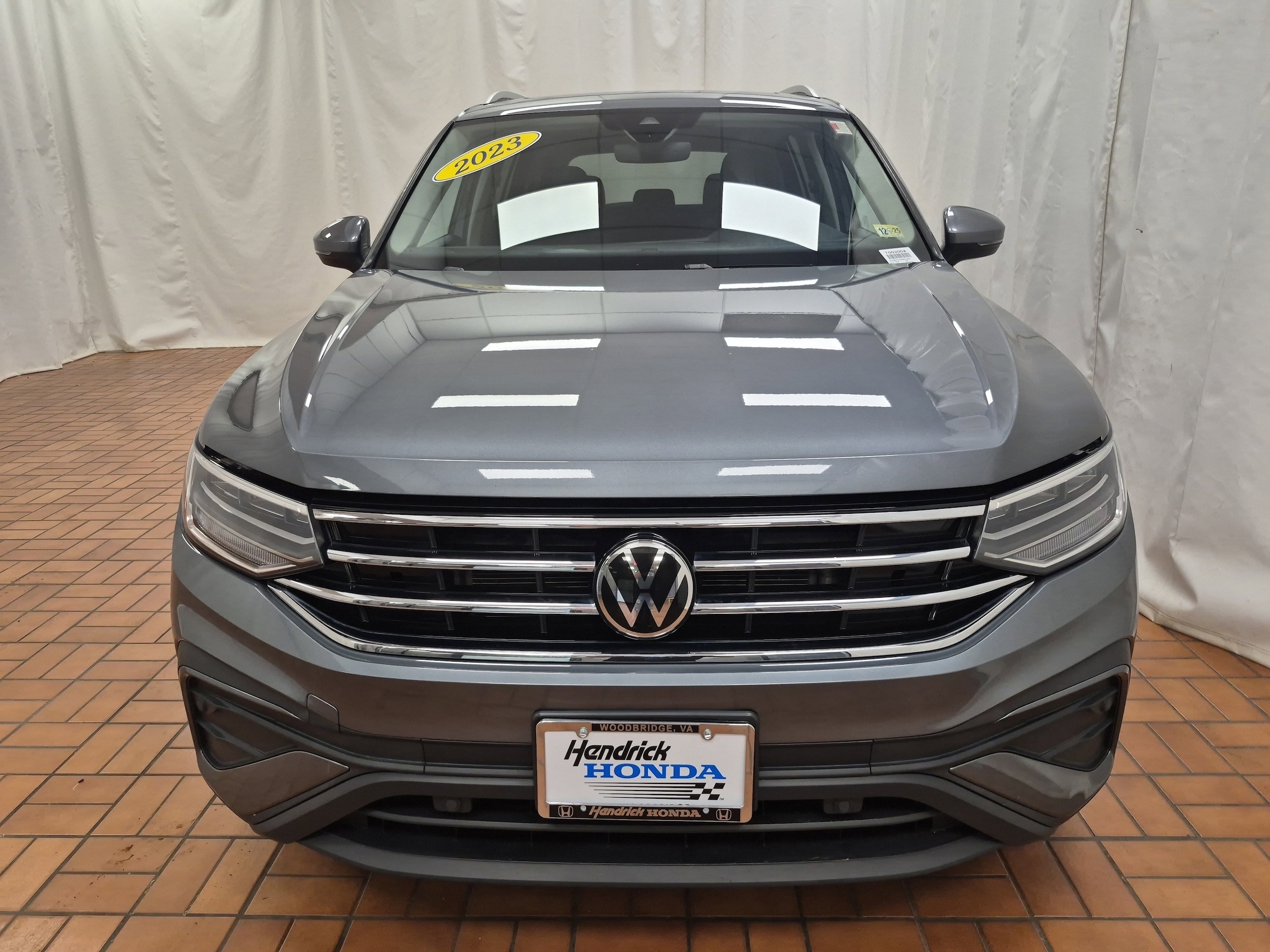 2023 Volkswagen Tiguan SE photo 2
