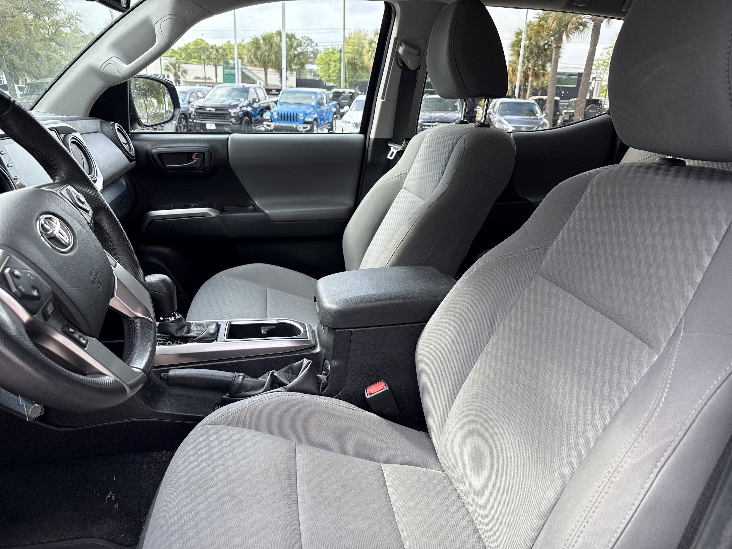 2022 Toyota Tacoma SR5 photo 6