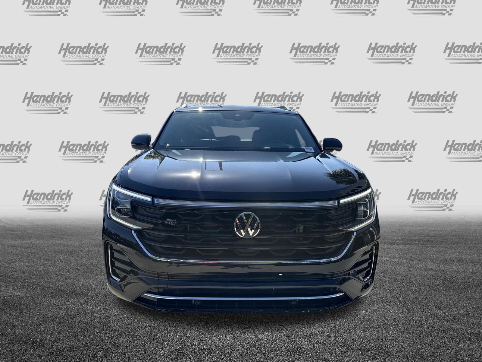 2024 Volkswagen Atlas Cross Sport 2.0T SEL R-Line 4MOTION photo 2