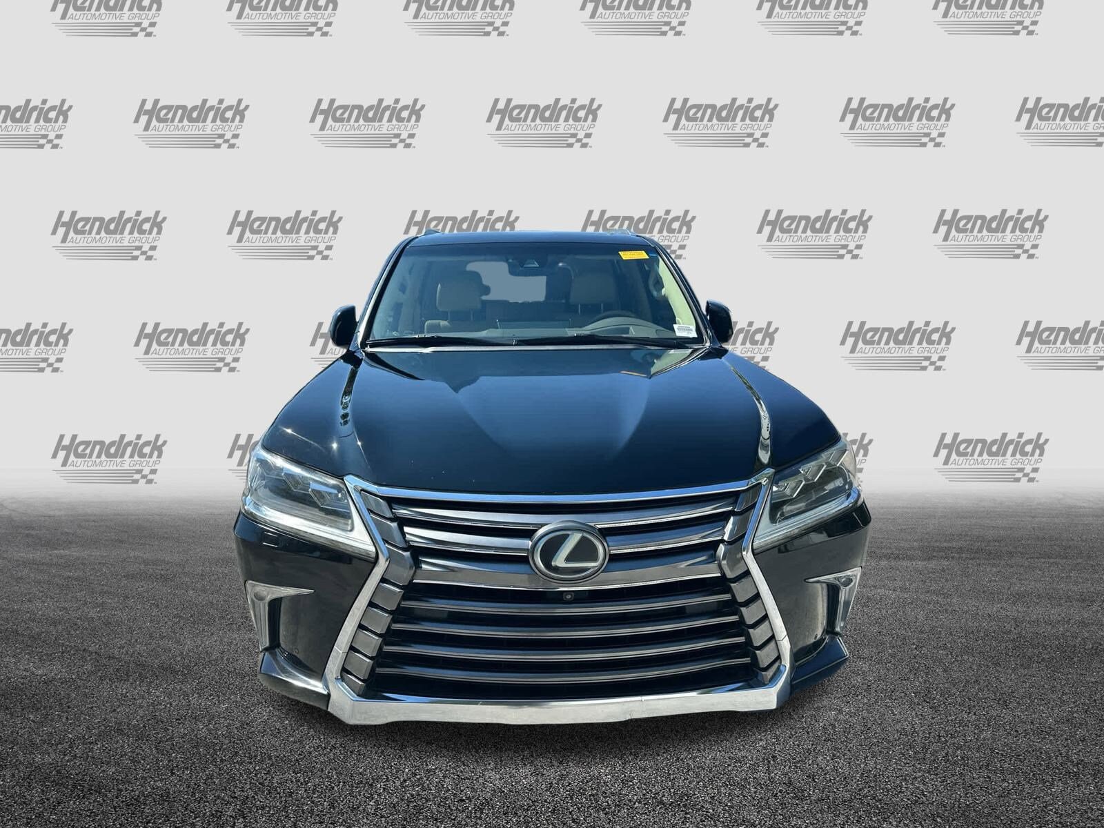 2016 Lexus LX 570 photo 3