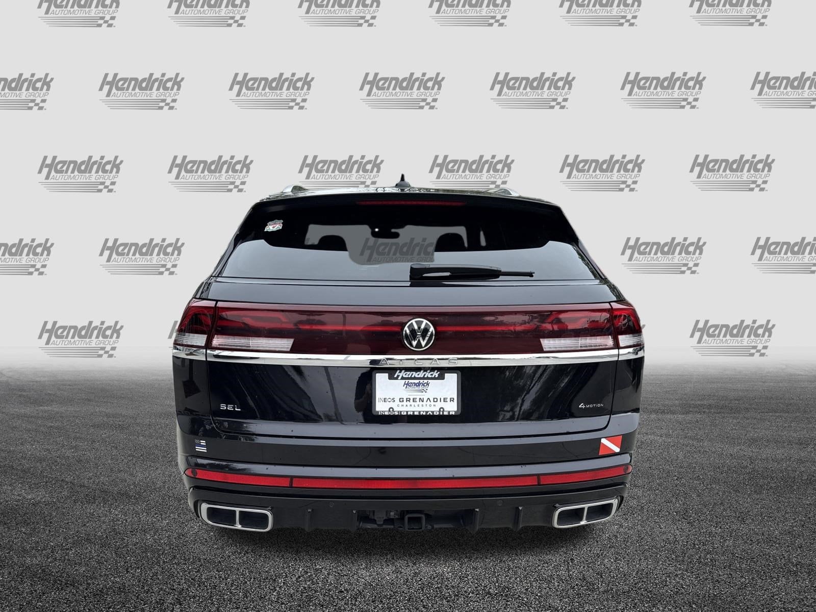 2024 Volkswagen Atlas Cross Sport 2.0T SEL R-Line 4MOTION photo 3