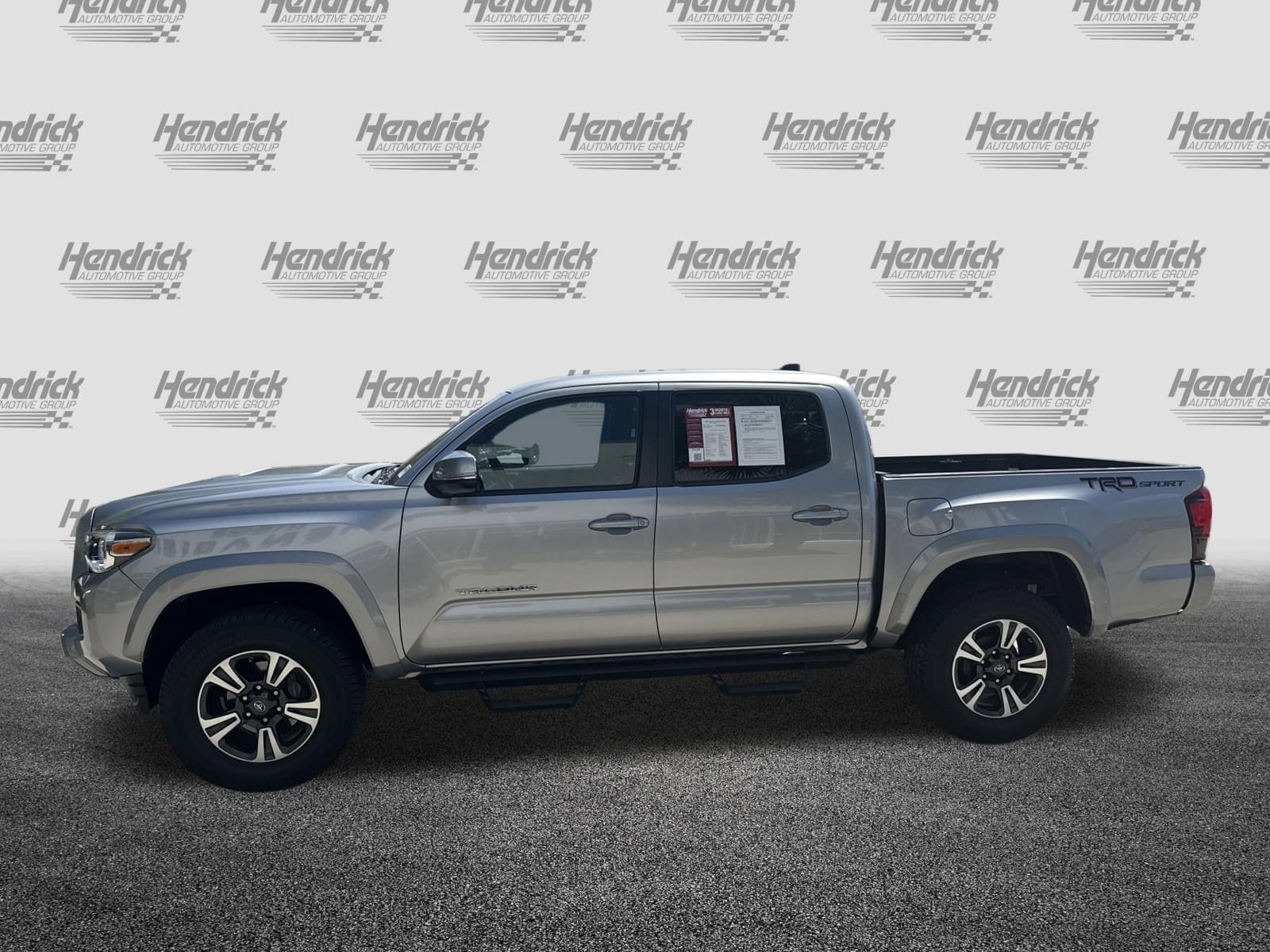 2018 Toyota Tacoma TRD Sport photo 5