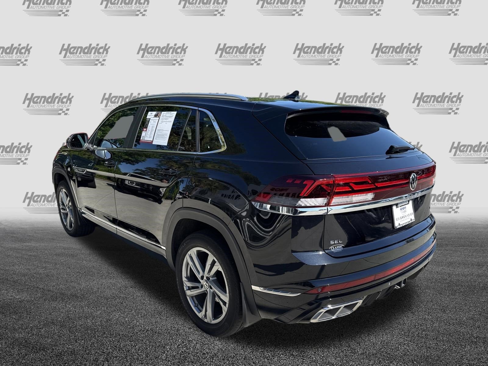 2024 Volkswagen Atlas Cross Sport 2.0T SEL R-Line 4MOTION photo 6