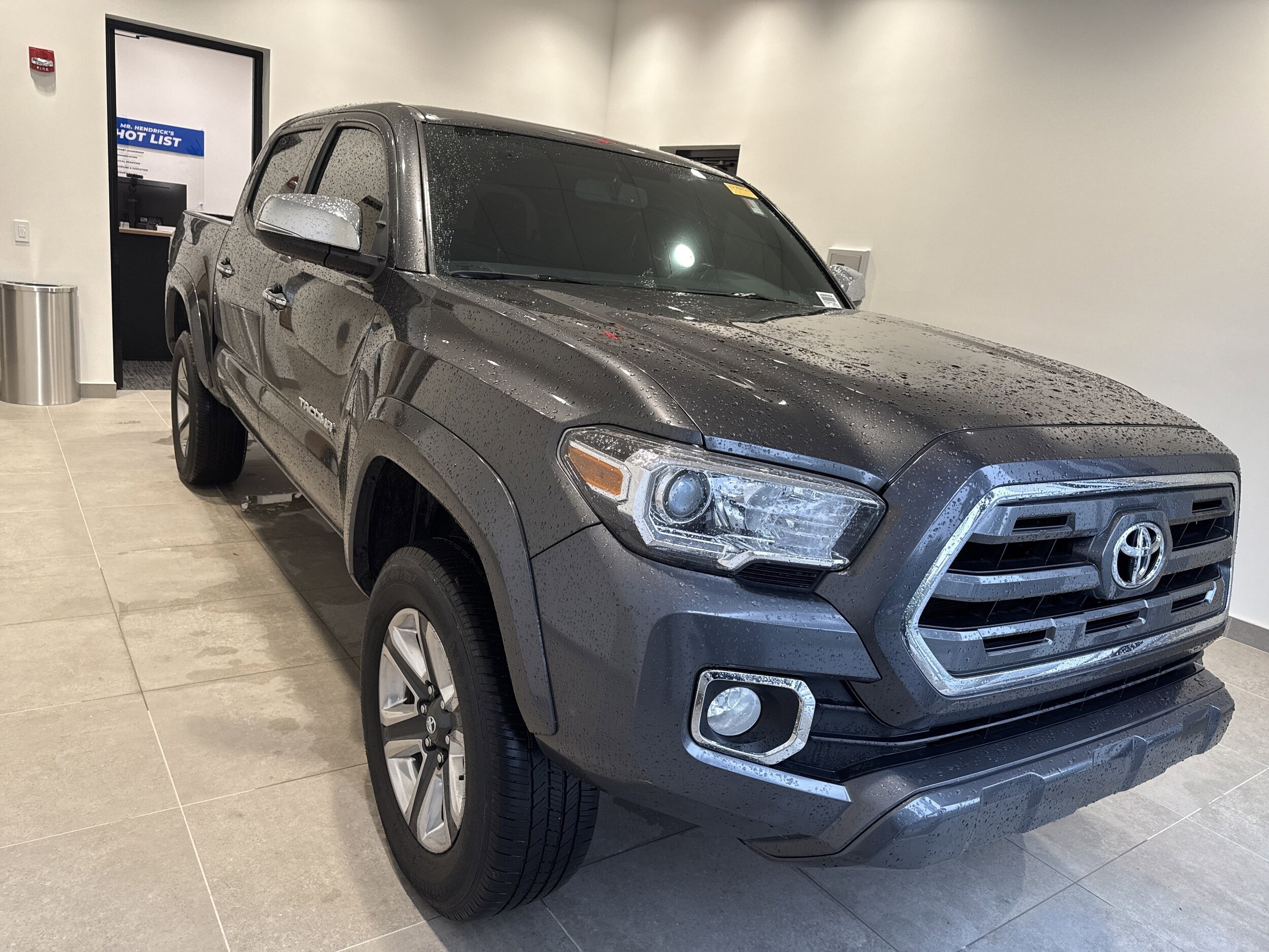 2016 Toyota Tacoma Limited 4x4 Double Cab photo 2