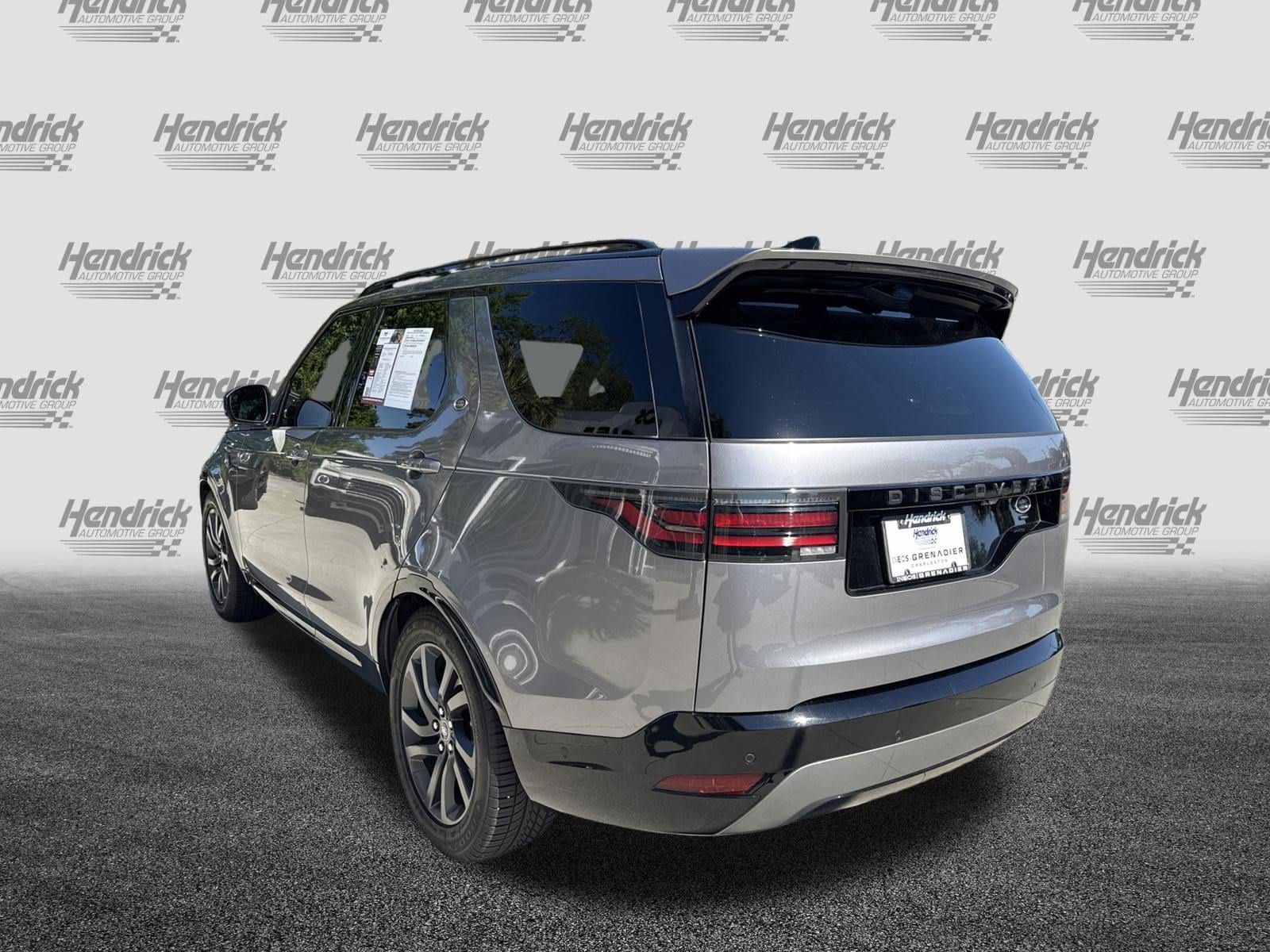 2021 Land Rover Discovery S R-Dynamic photo 6