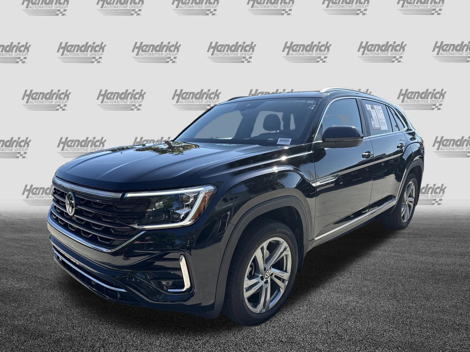 2024 Volkswagen Atlas Cross Sport 2.0T SEL R-Line 4MOTION photo 4