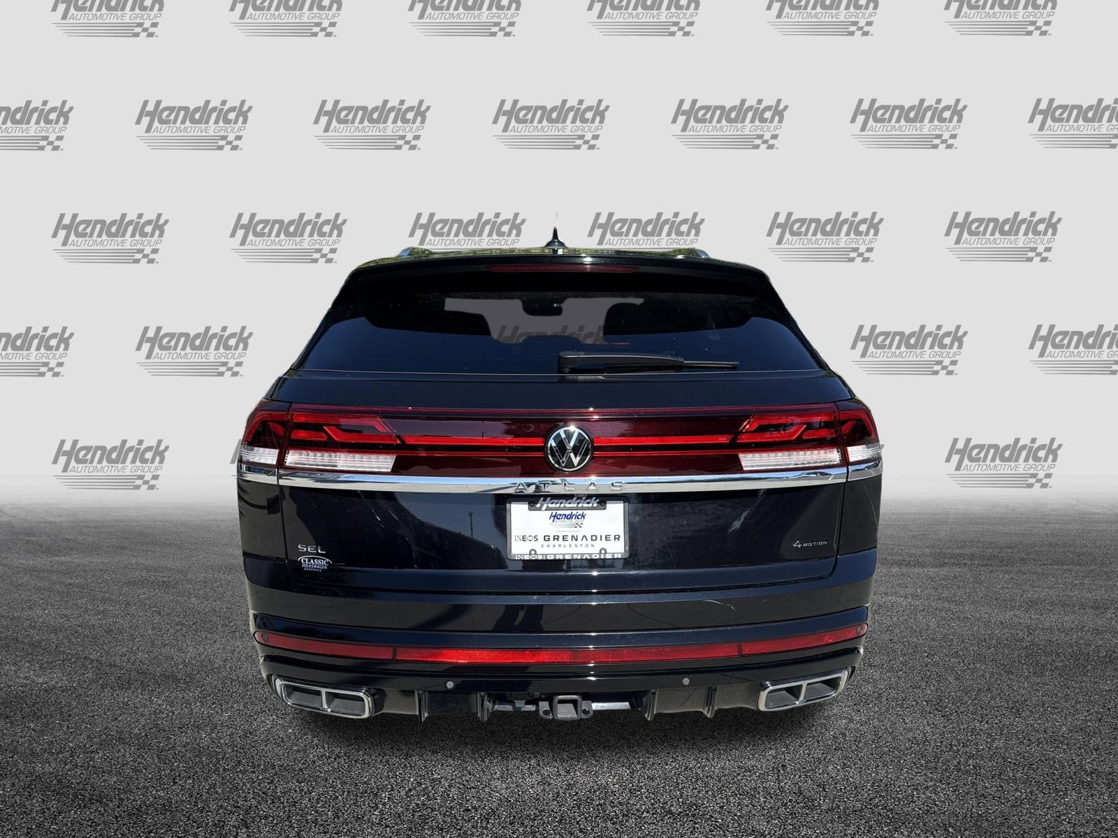 2024 Volkswagen Atlas Cross Sport 2.0T SEL R-Line 4MOTION photo 3