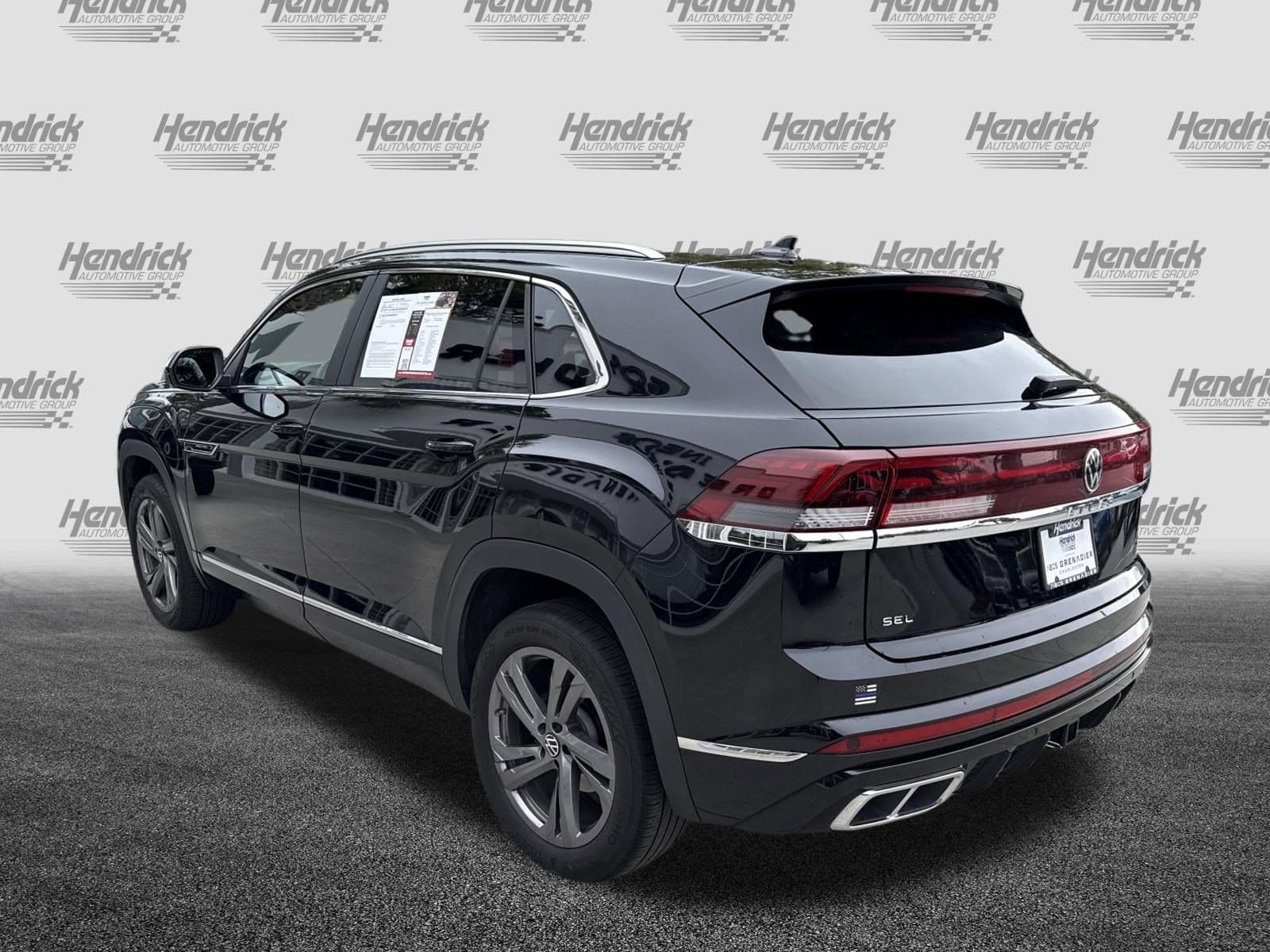 2024 Volkswagen Atlas Cross Sport 2.0T SEL R-Line 4MOTION photo 6