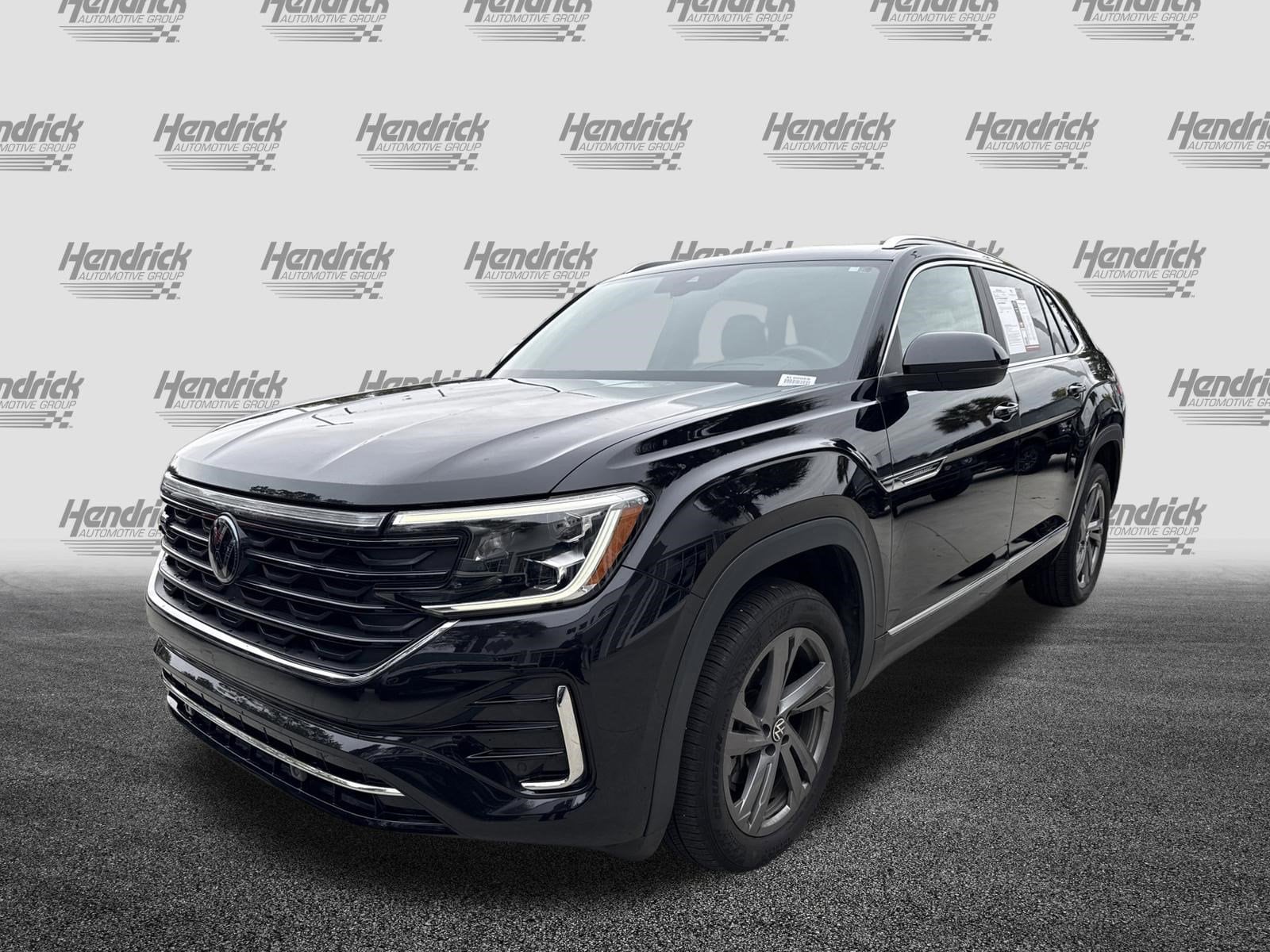 2024 Volkswagen Atlas Cross Sport 2.0T SEL R-Line 4MOTION photo 4