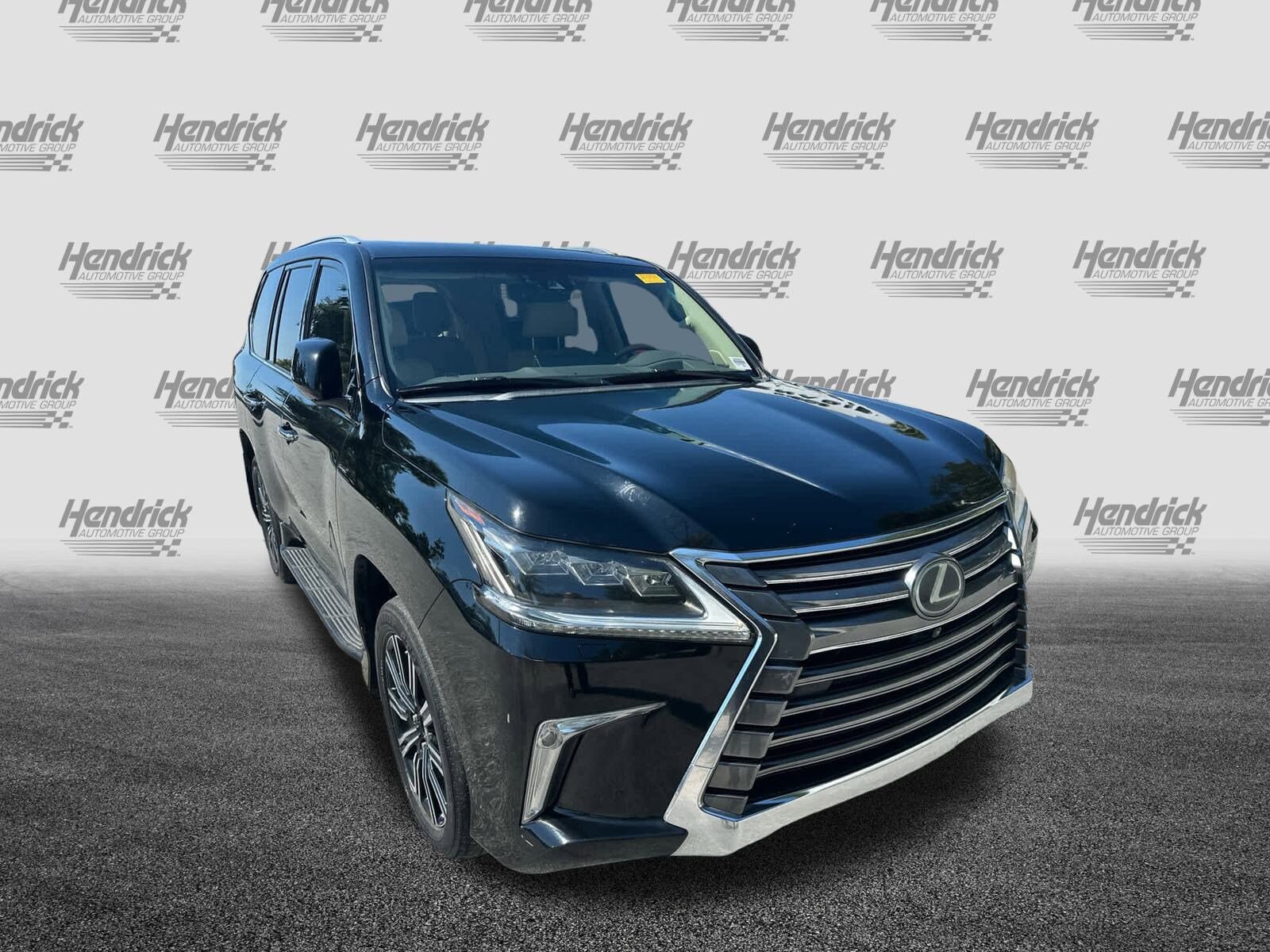 2016 Lexus LX 570 photo 2