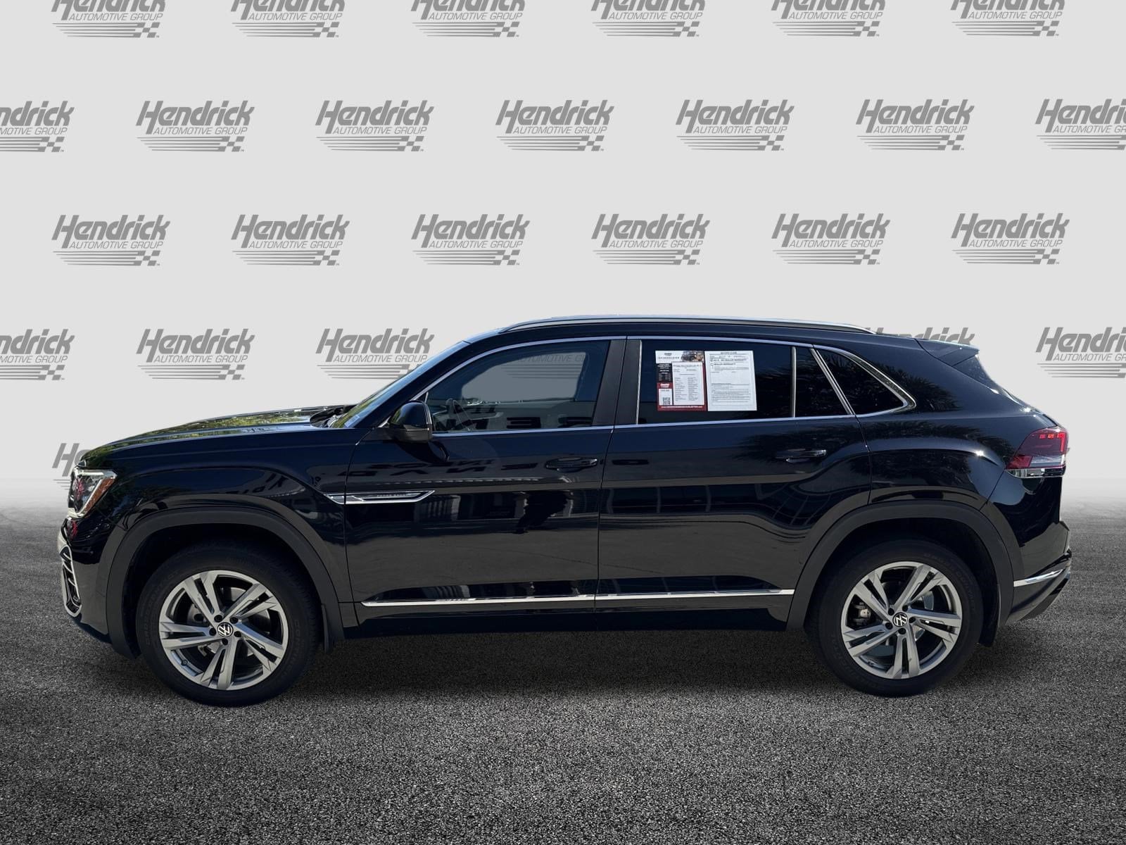 2024 Volkswagen Atlas Cross Sport 2.0T SEL R-Line 4MOTION photo 5