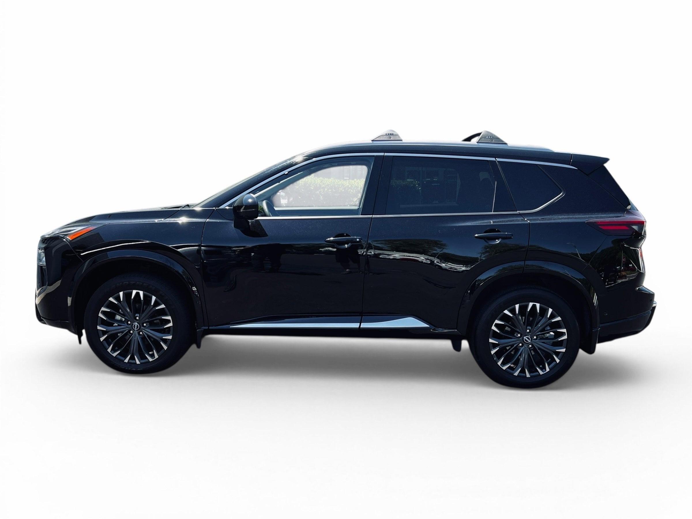 2025 Nissan Rogue Platinum photo 5