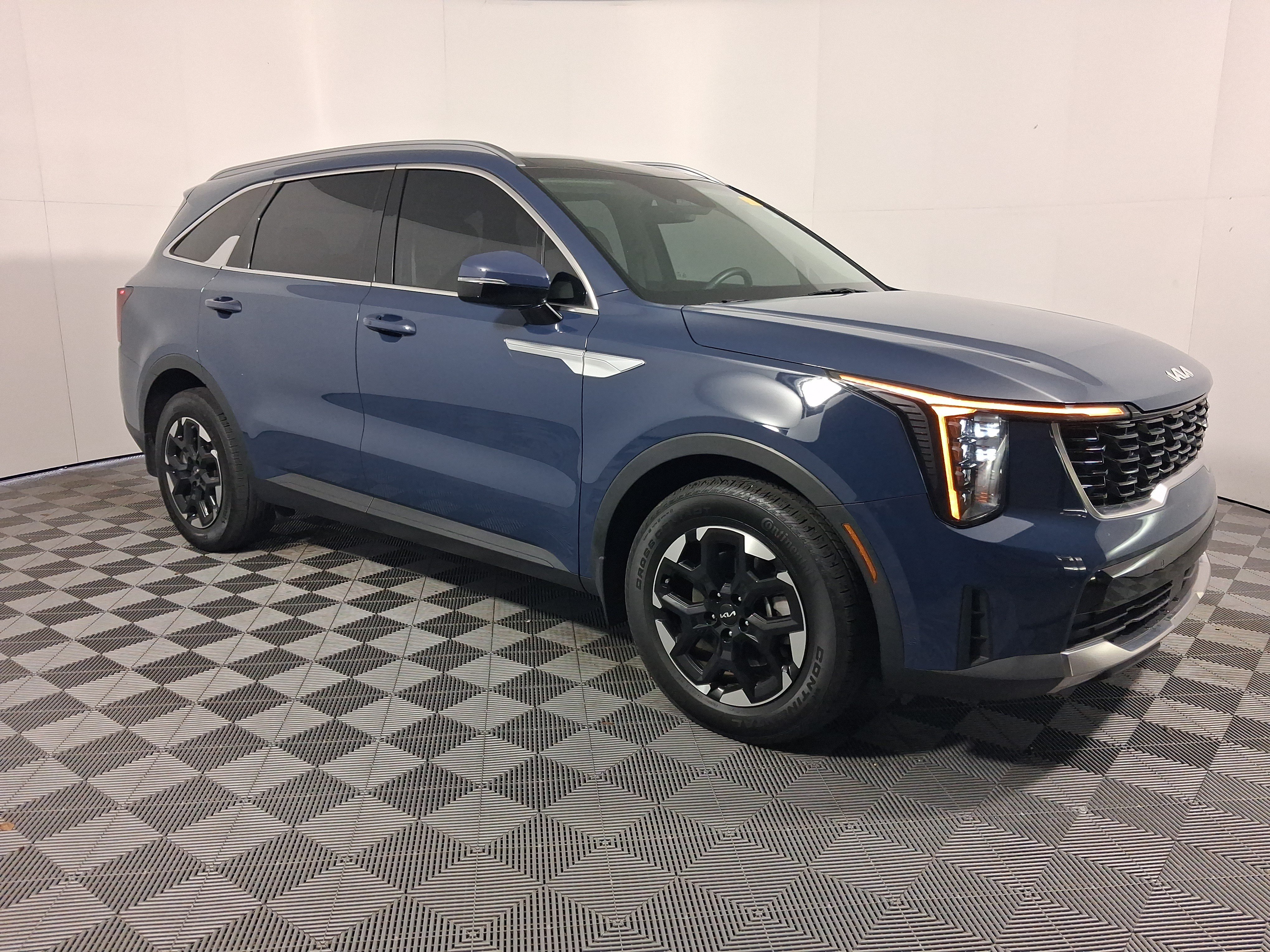 2025 Kia Sorento S SUV