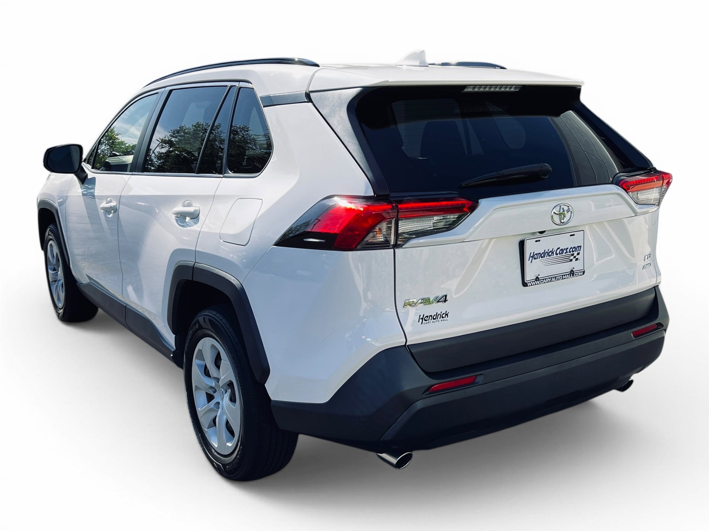 2019 Toyota RAV4 LE photo 3