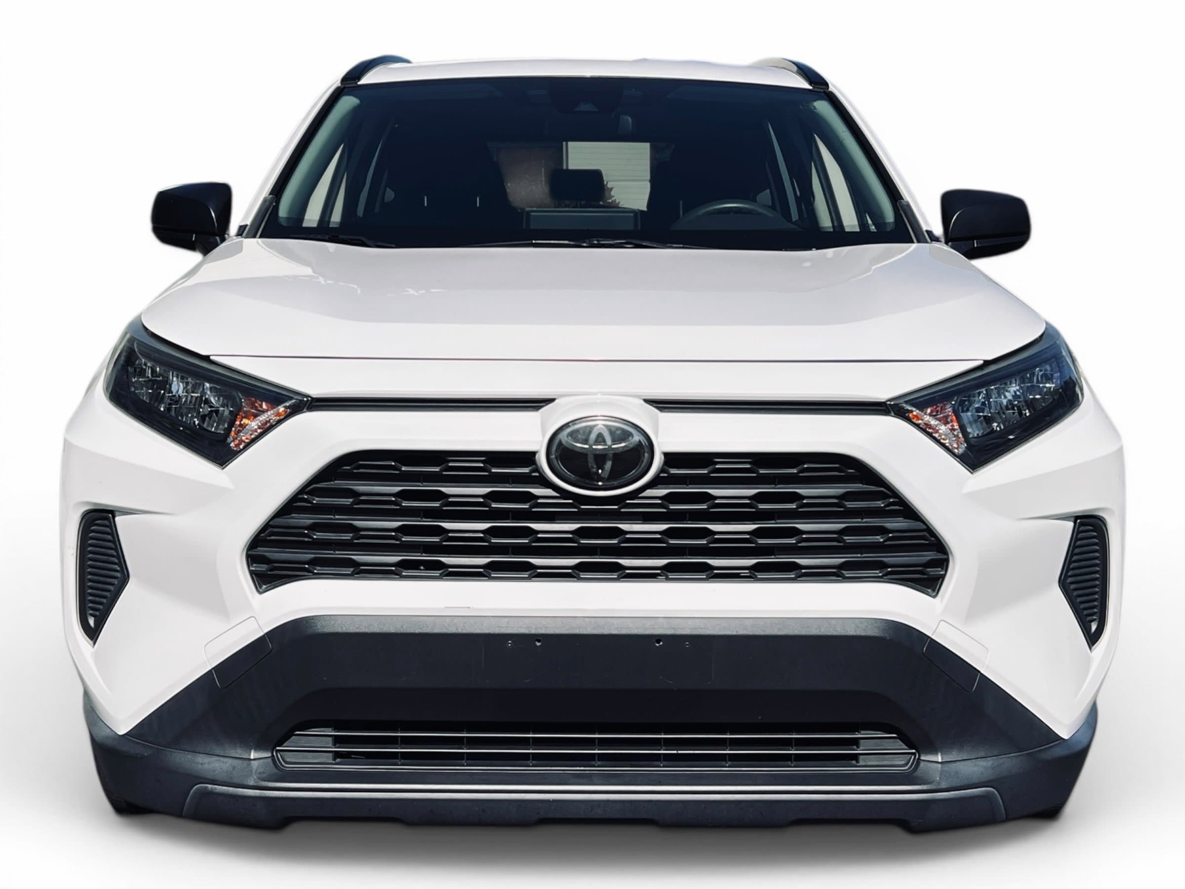 2019 Toyota RAV4 LE photo 2