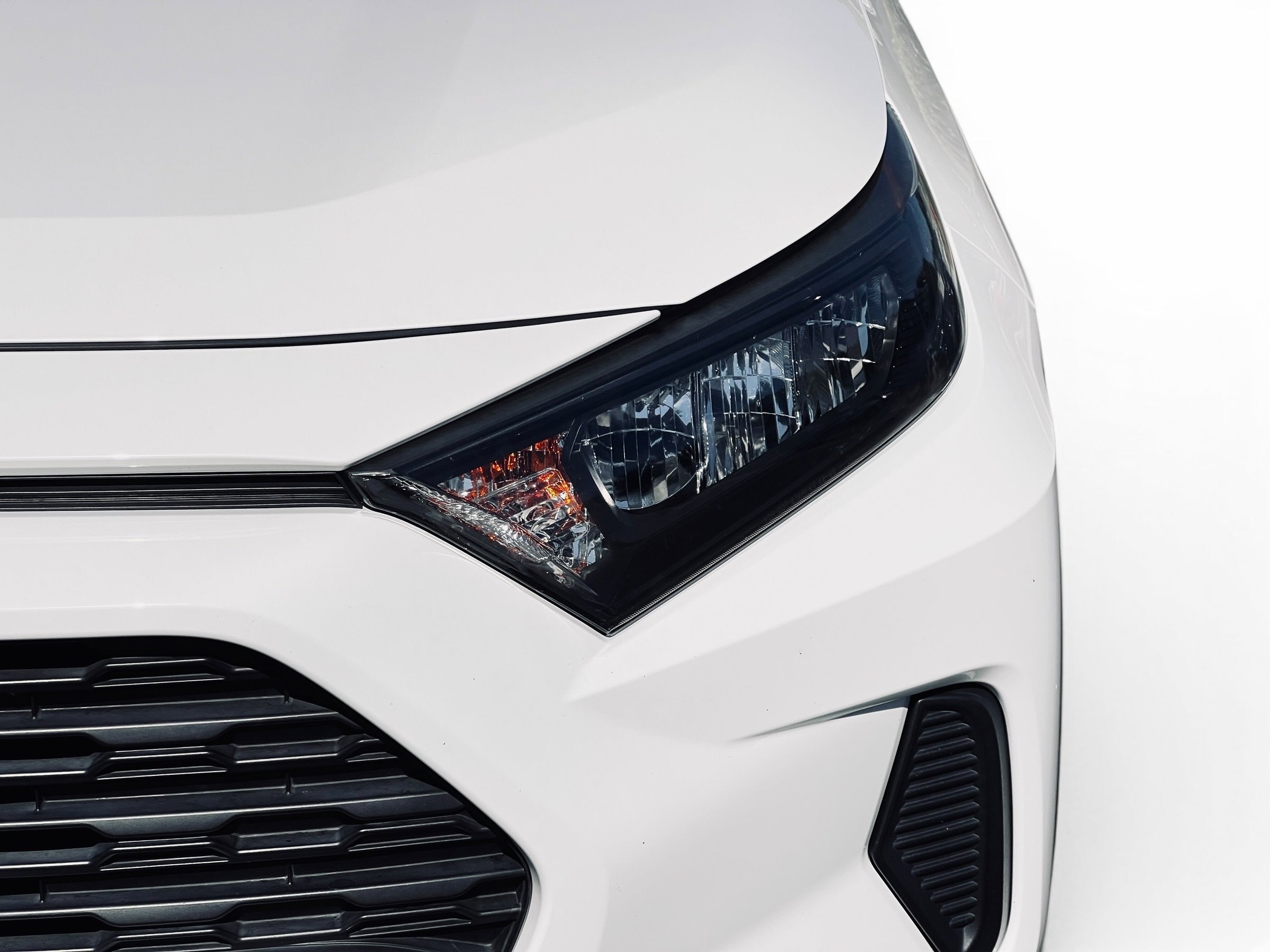 2019 Toyota RAV4 LE photo 5