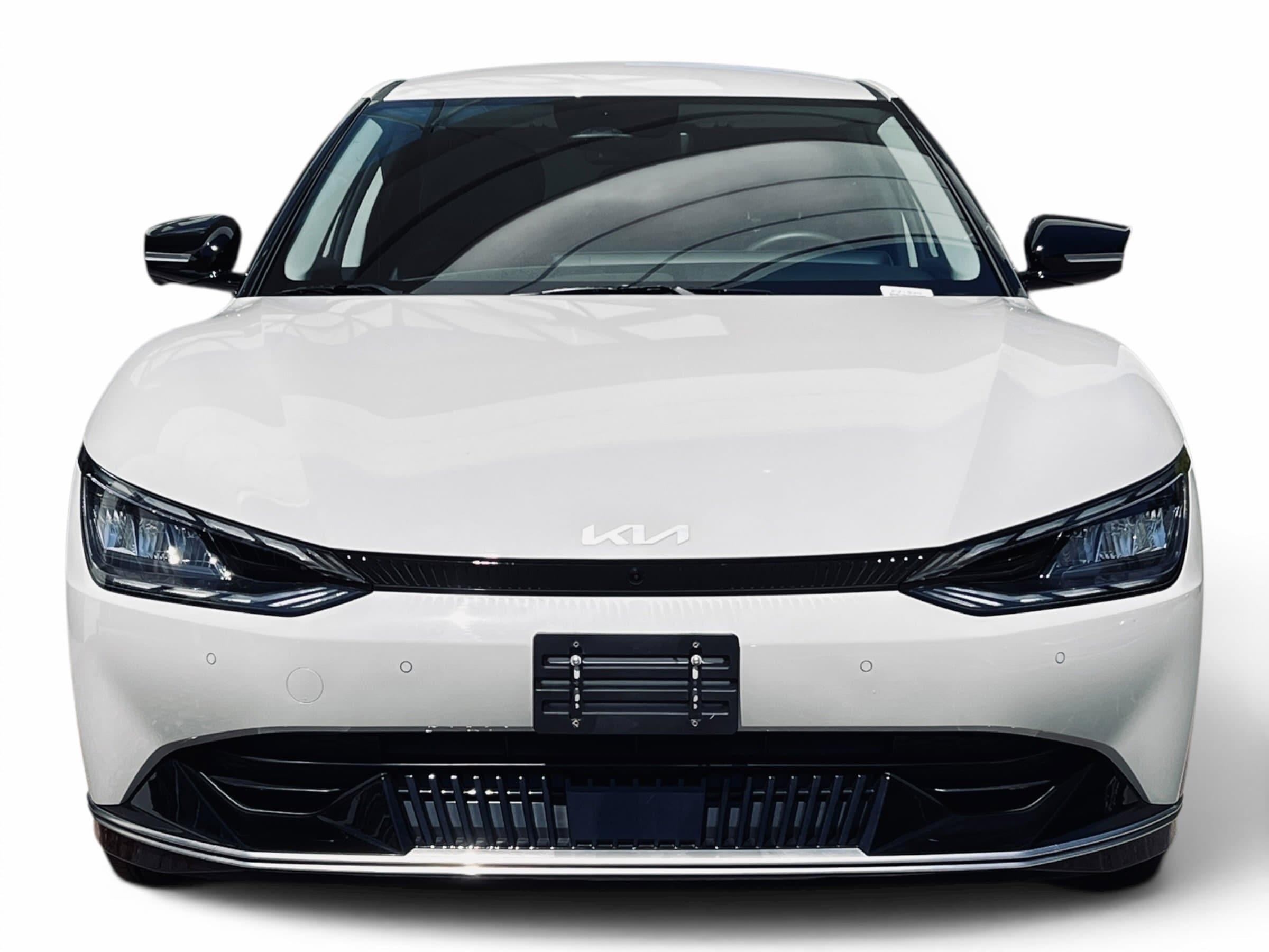 2024 Kia EV6 Wind photo 2