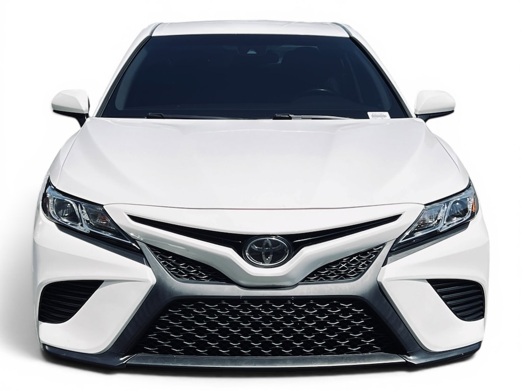 Used 2018 Toyota Camry SE Sedan